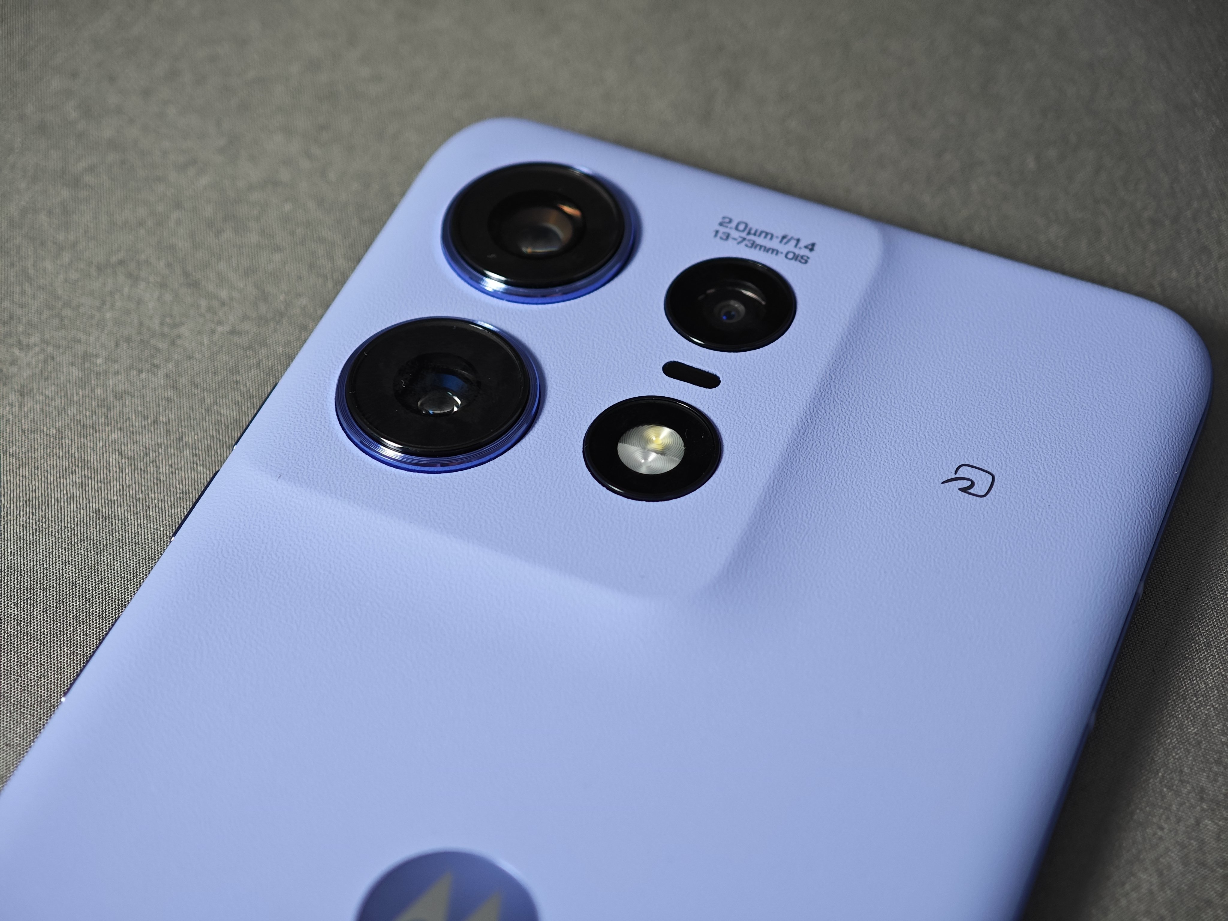 motorola edge 50 proをレビュー！合皮ボディに望遠カメラ、ゲームも