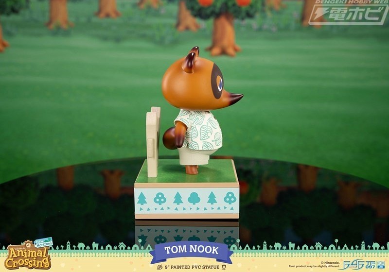 左手を挙げてあいさつする姿を全高約22センチで再現！『あつまれ