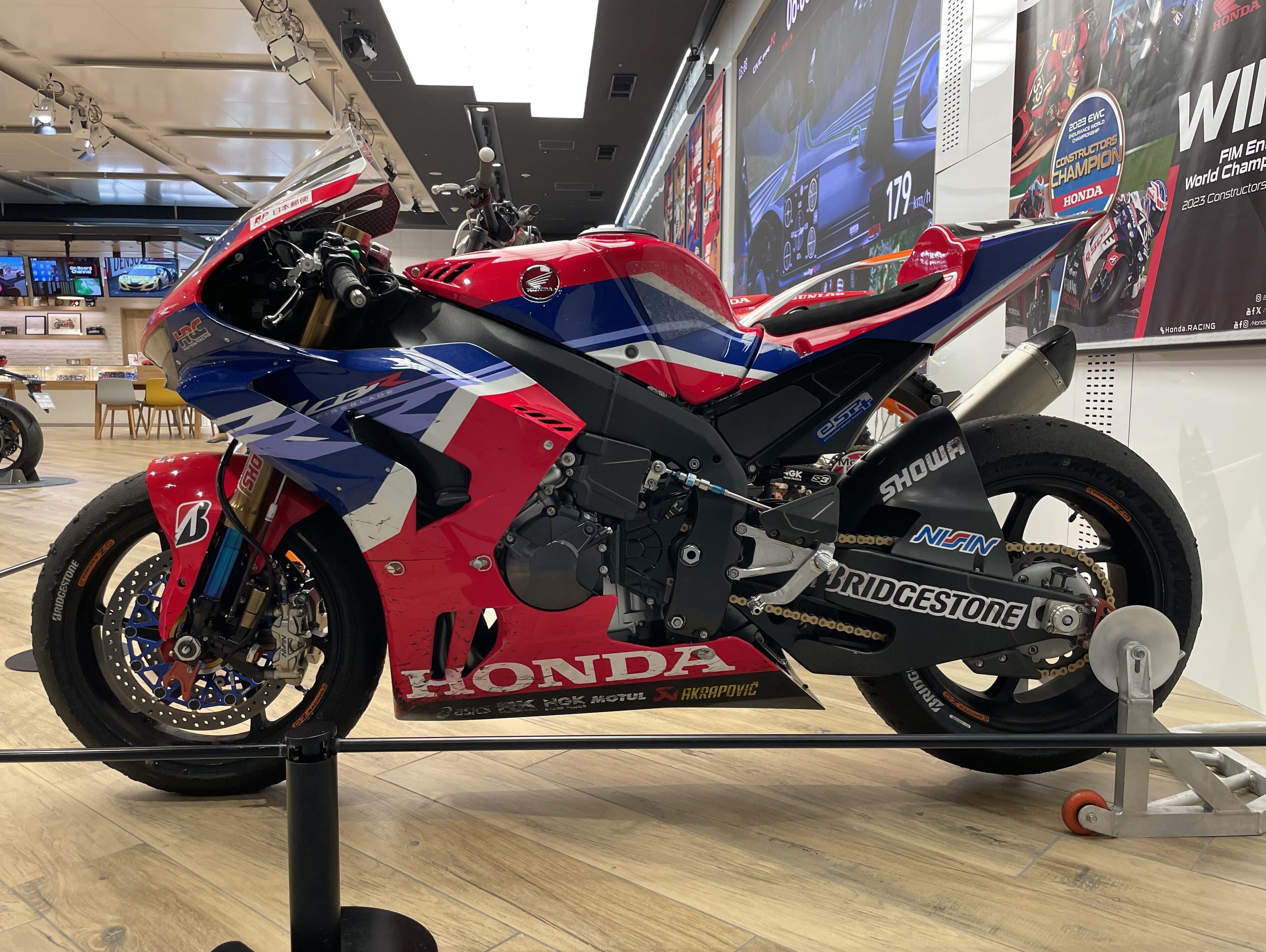 ピンズと鈴鹿8耐：CBR1000RR－R ホンダウェルカムプラザ青山3