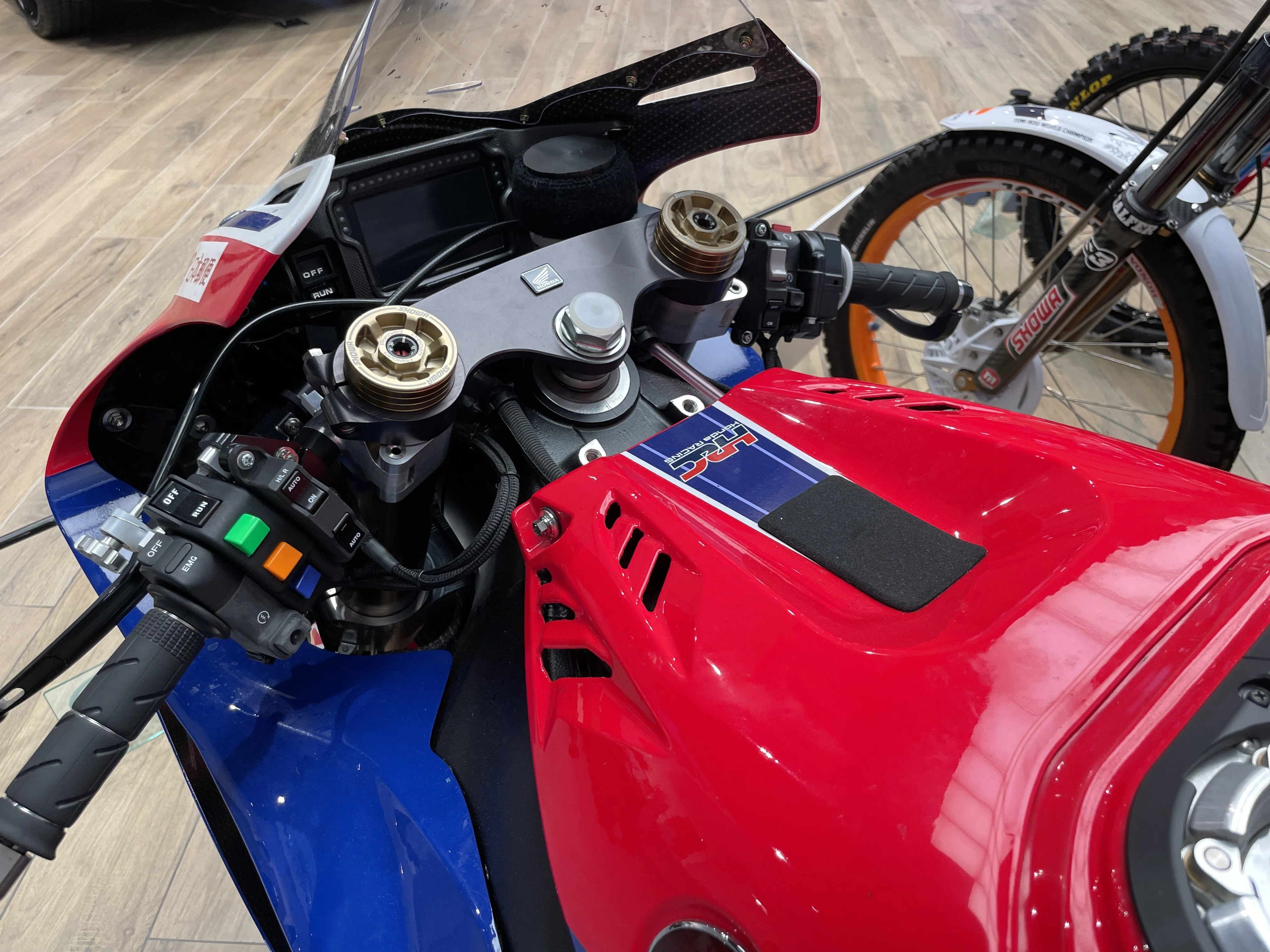 ピンズと鈴鹿8耐：CBR1000RR－R ホンダウェルカムプラザ青山3