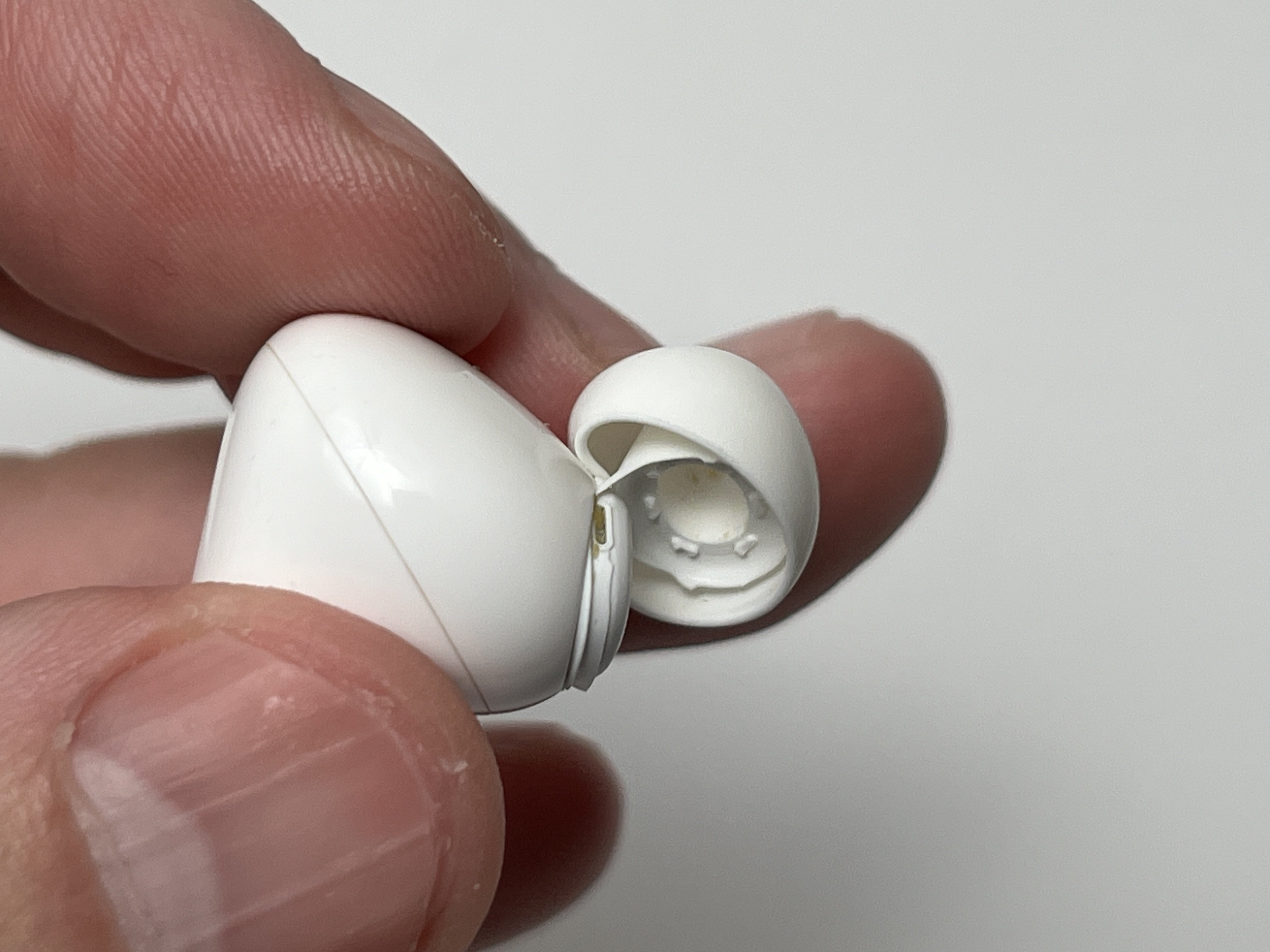 AirPods Pro のイヤーチップを交換したらノイキャン性能が元に AirPods Pro のイヤーチップを交換したらノイキャン性能が元に