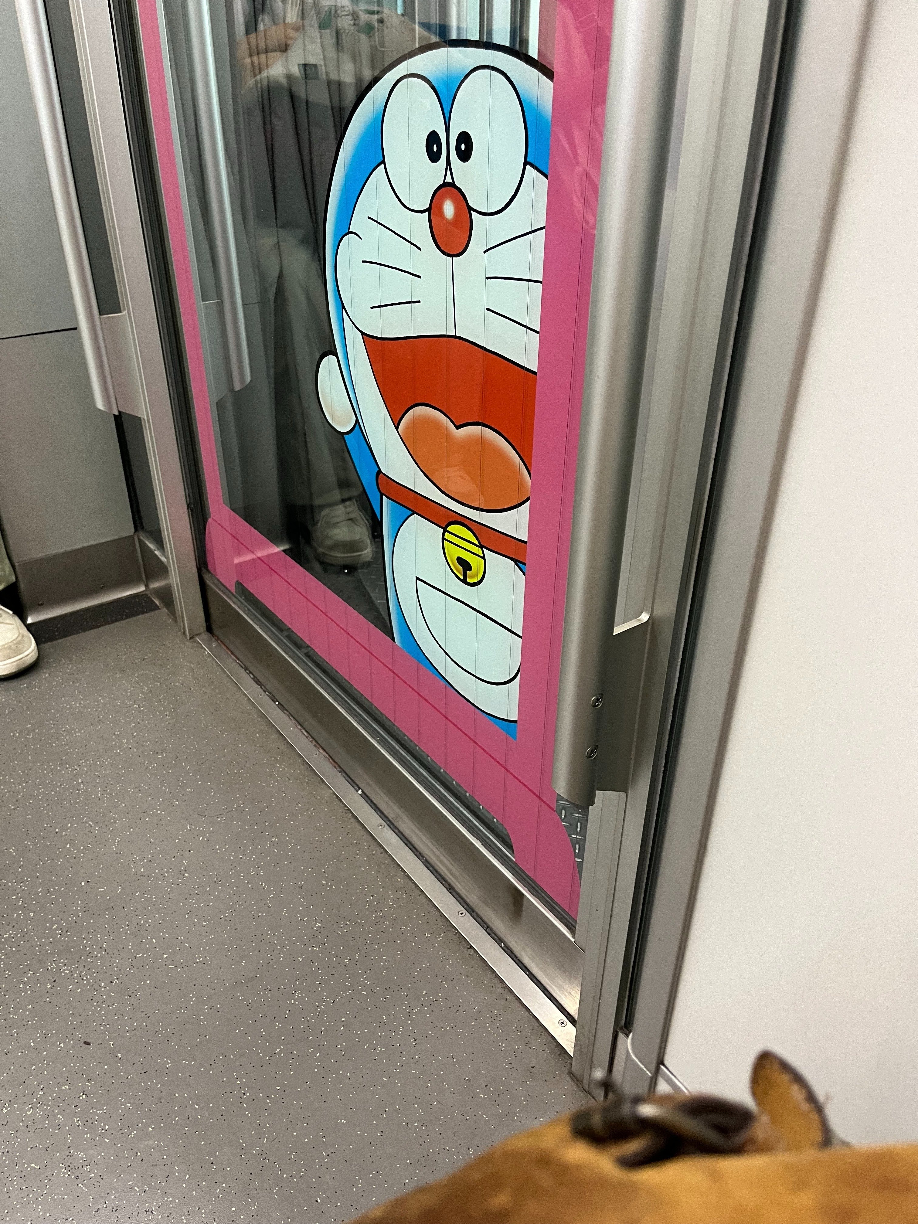 ドラえもん電車、こっぱずかしいが思い出した どくさいスイッチ