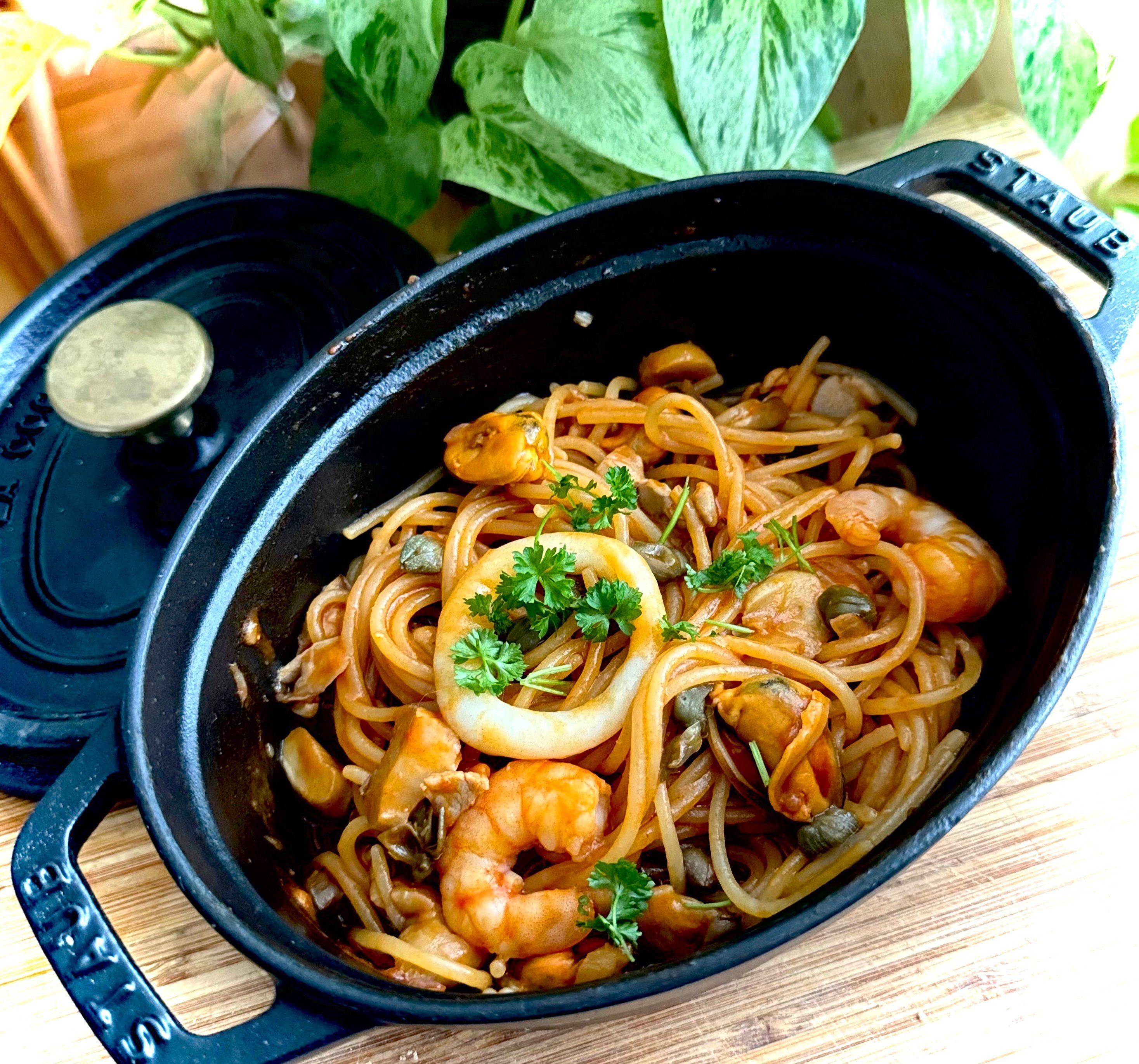 【新品未使用】STAUB オーバル型 ベージュ　レシピ本付き 憧れの「ストウブ」が今年こそ欲しいけど何を作れば…→ぴったりの