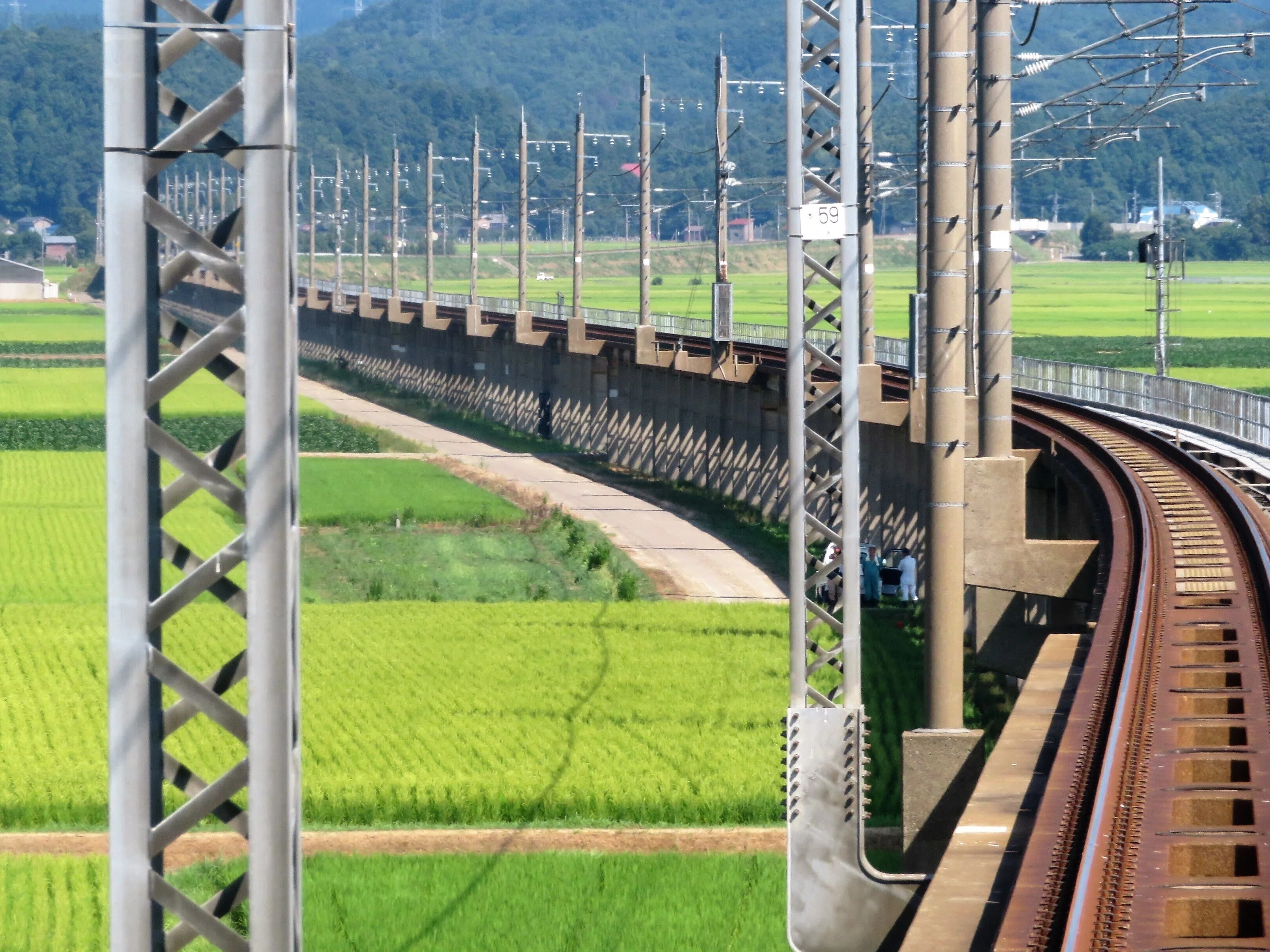 車窓風景：頸城平野を行く｜穂高渓太郎