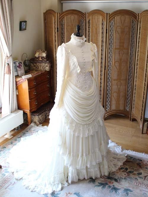 アンティーク　ヴィンテージ　ドレス ヴィンテージ風で19世紀バッスル時代を連想させるアンティーク