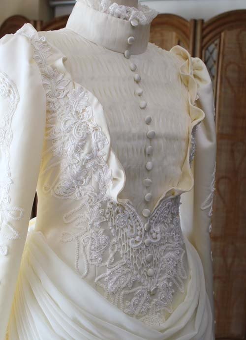 アンティーク　ヴィンテージ　ドレス ヴィンテージ風で19世紀バッスル時代を連想させるアンティーク