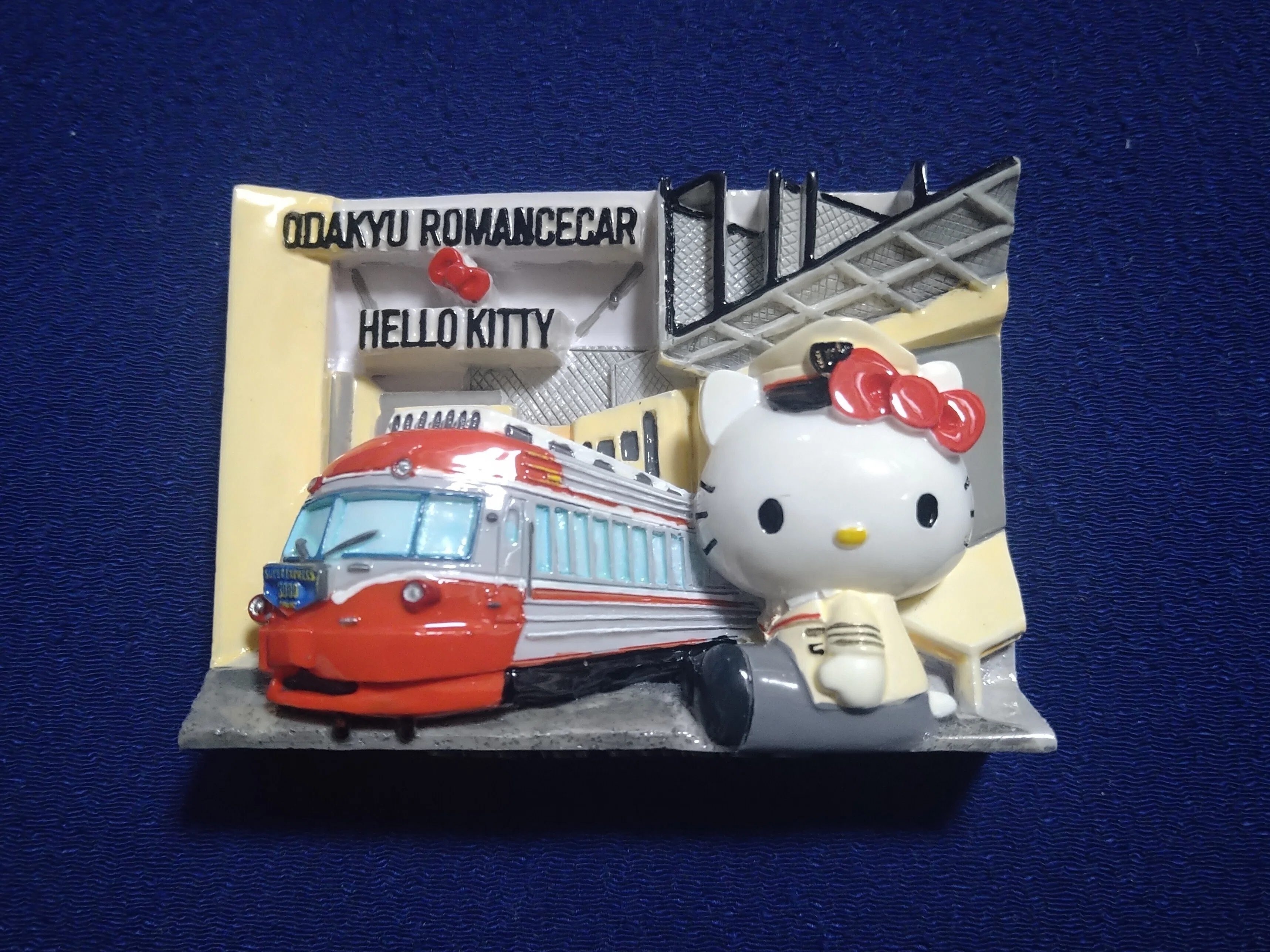 希少レア新品 ご当地 ハローキティ カラオケ ビックエコー ファスナーマスコット ご当地キャラクターのご当地マグネット｜新横浜