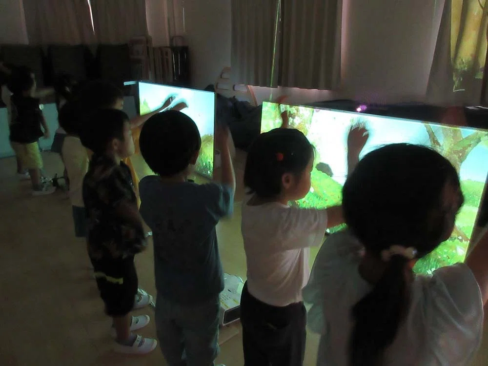 [Picture Book Author Visits Kindergarten] Playing with Interactive Art ...