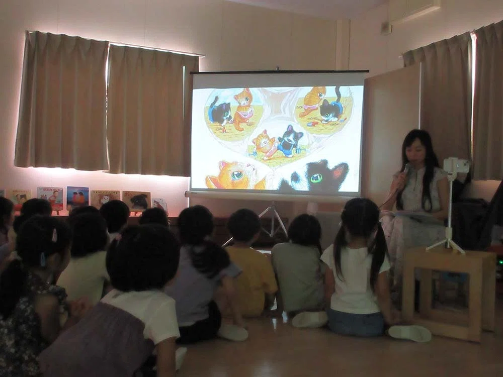[Picture Book Author Visits Kindergarten] Playing with Interactive Art ...