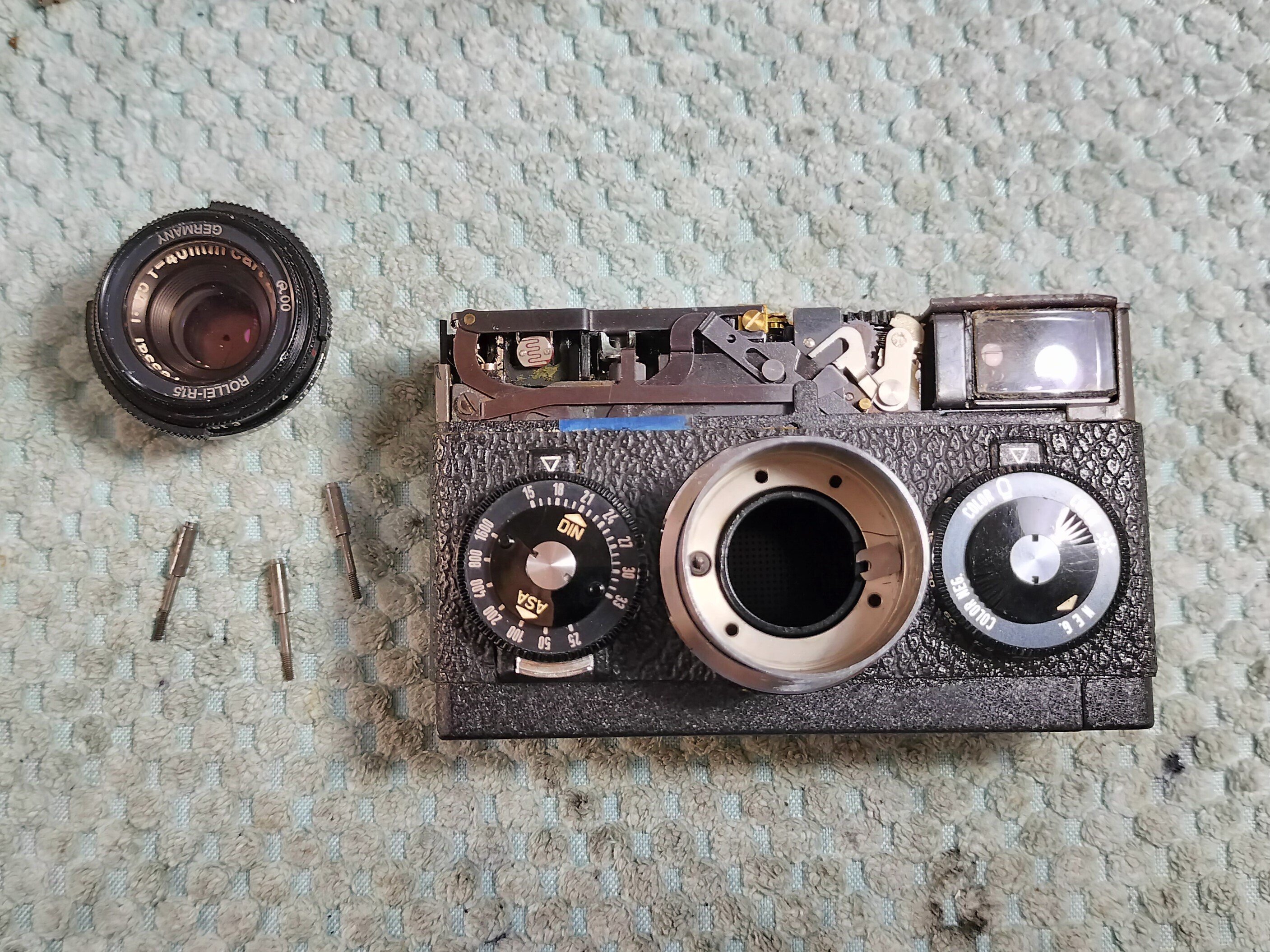 Rollei 35の前板分解｜フィルムカメラ修理のアクアカメラ