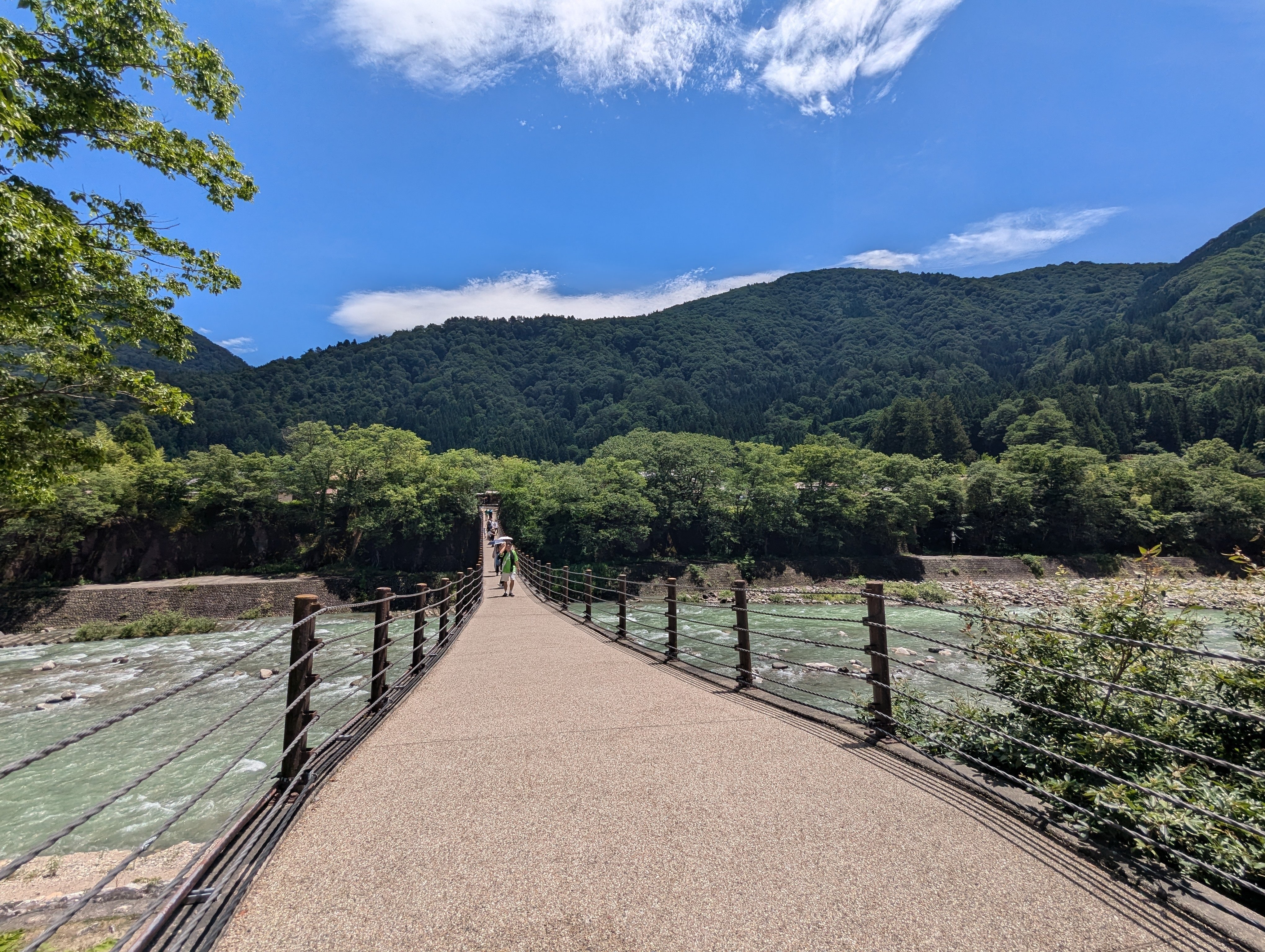 ニッポンの夏の原風景、白川郷を行く｜Aya
