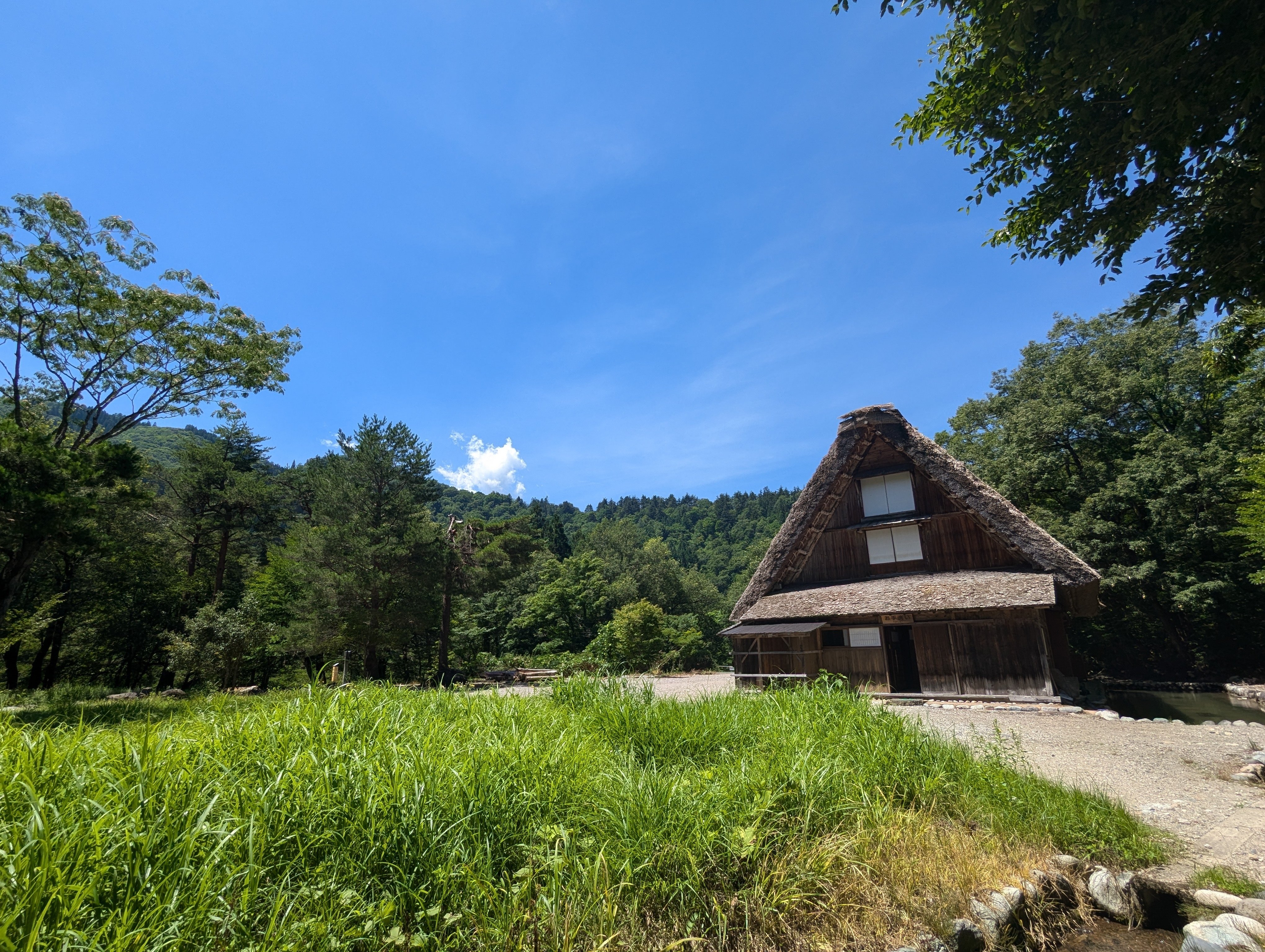 ニッポンの夏の原風景、白川郷を行く｜Aya