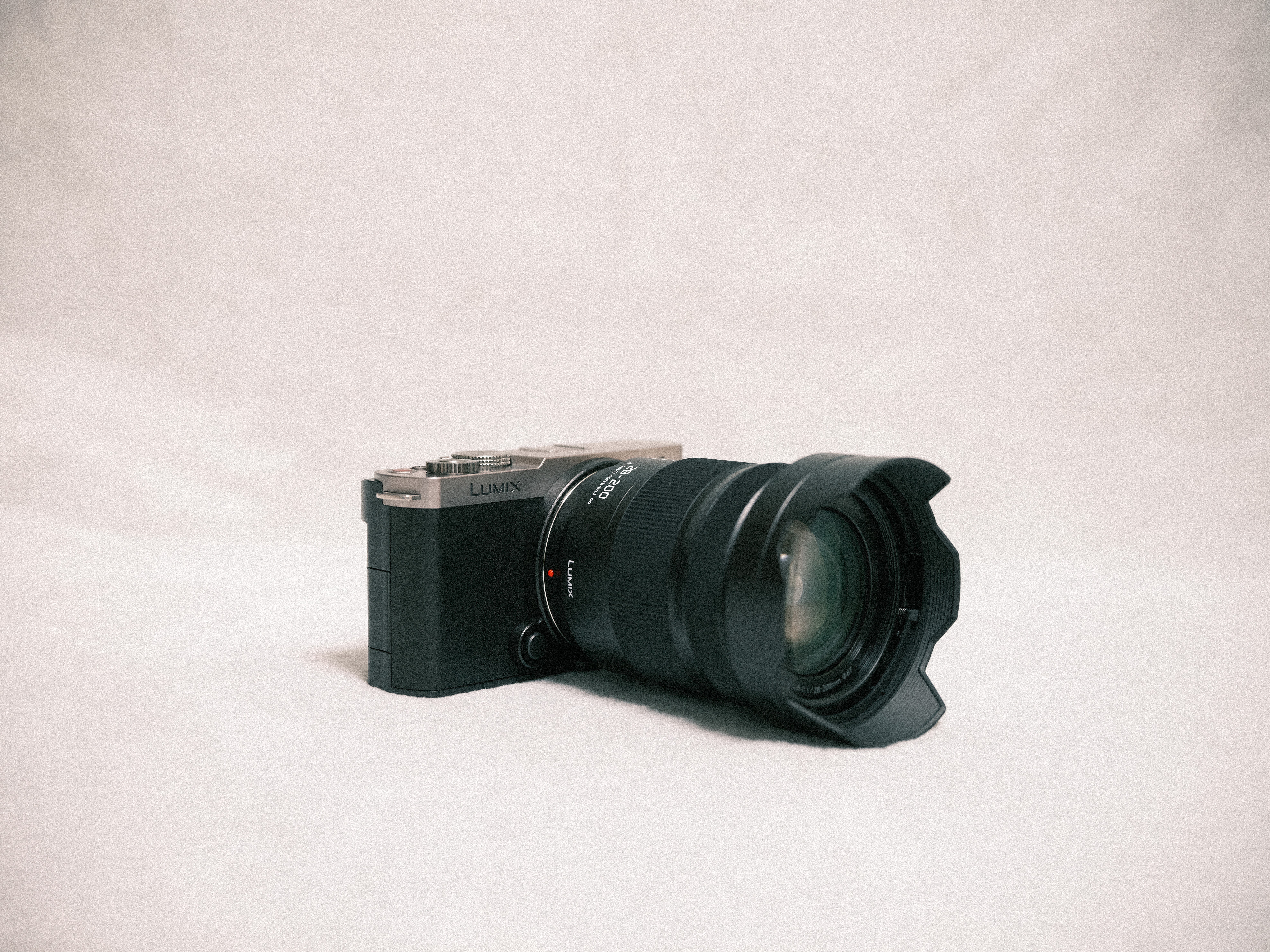 パナソニックLUMIX GX7 ボディーにLEICA マクロレンズ45mm付き パナソニックLUMIX GX7 ボディーにLEICA マクロレンズ45mm付き