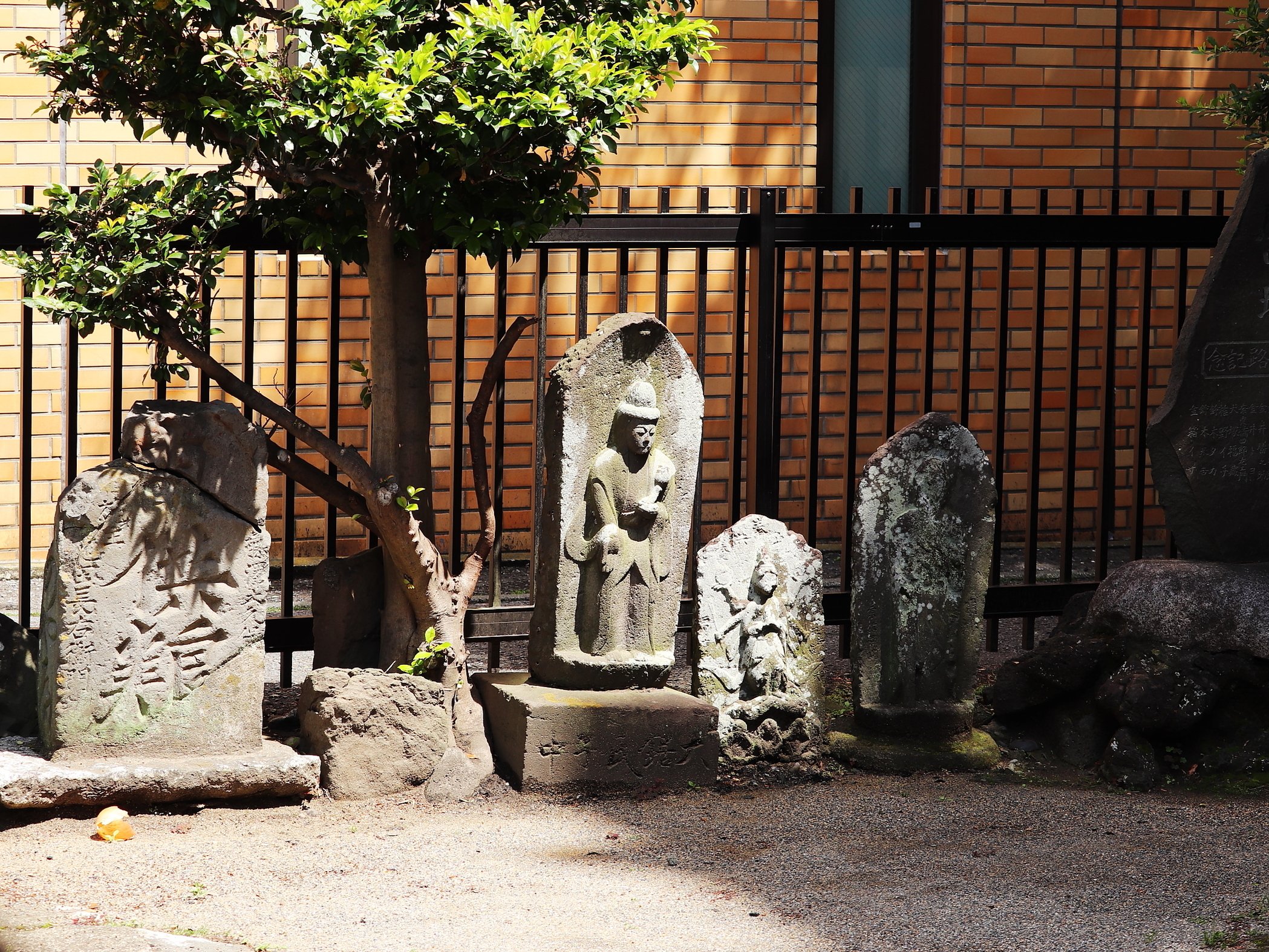 市役所の担当者も中を見たことがないと話す、60年に1度しか開かない謎