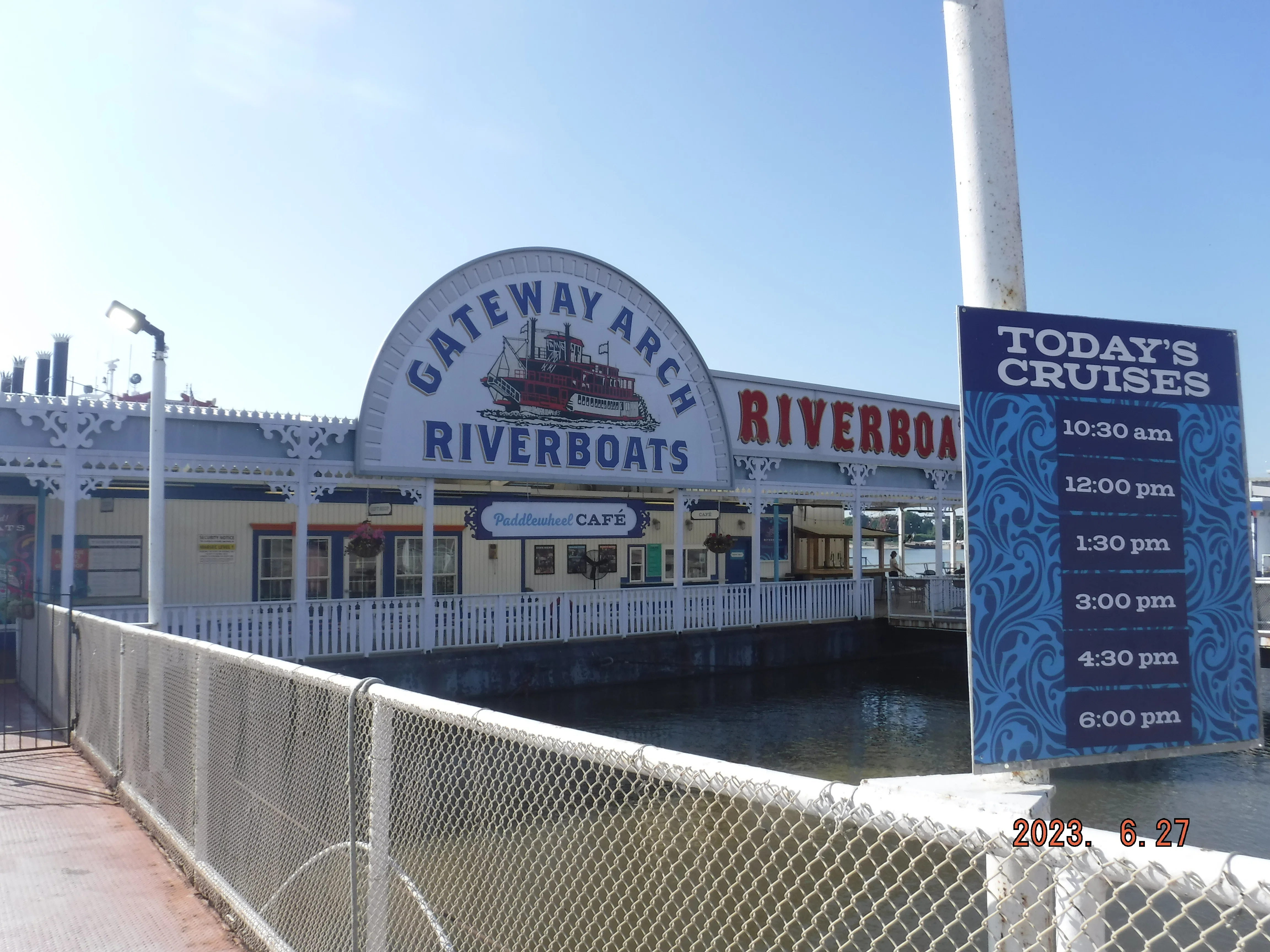 Gateway Arch Riverboats ミシシッピ川｜toyotaboxy