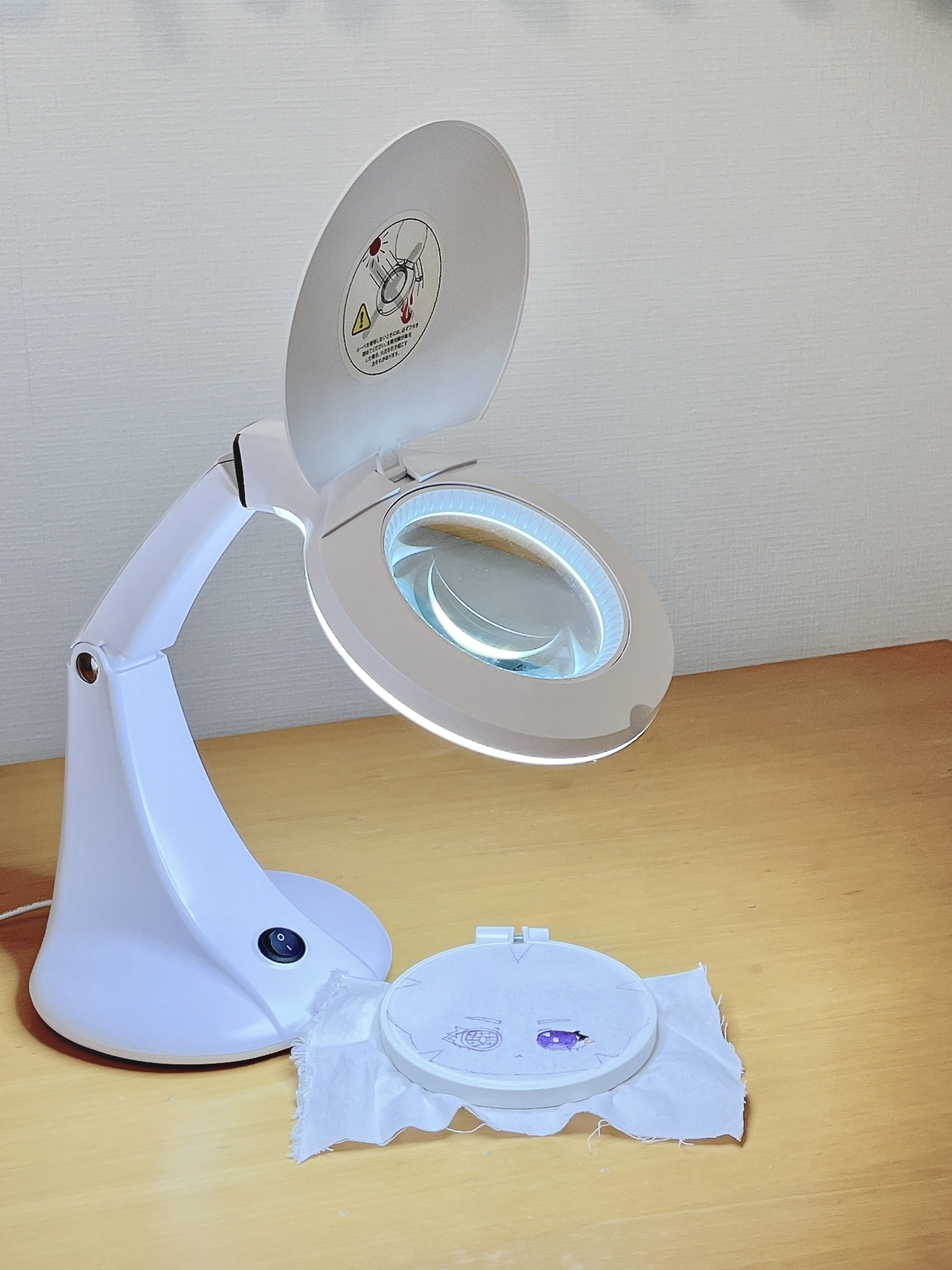 刺繍する時に便利なライト付きスタンドルーペ(拡大鏡)のレビュー｜SYG