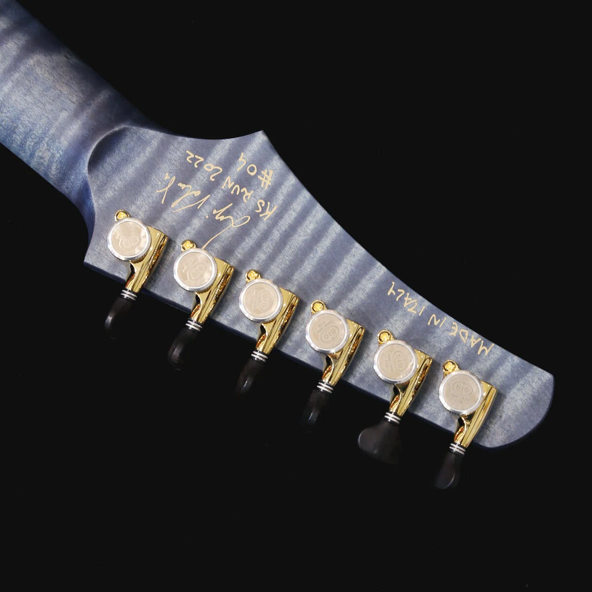 ハンドメイドならではの美しさが際立つイタリア発の「Valenti Guitars