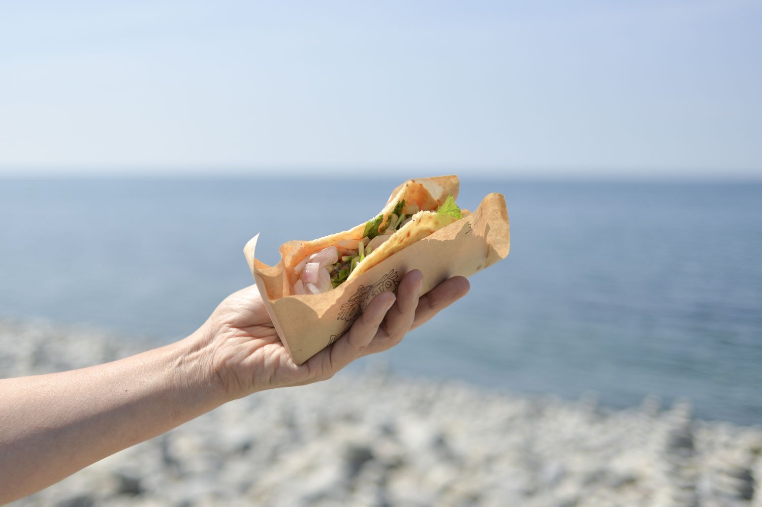 太陽の下で食べる絶品タコス！｜くらしアトリエ(地域と暮らしの発信）