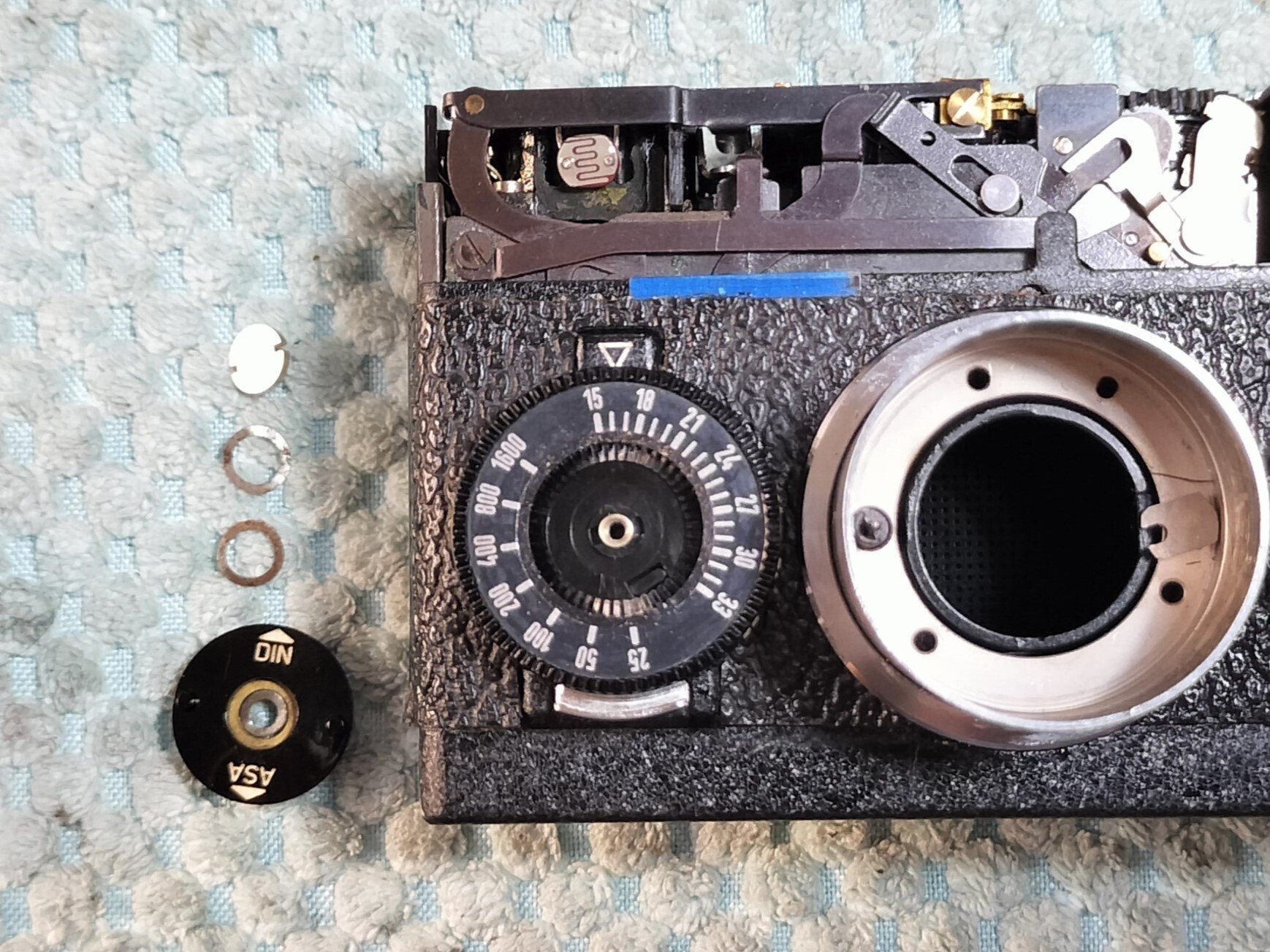Rollei 35の前板分解｜フィルムカメラ修理のアクアカメラ