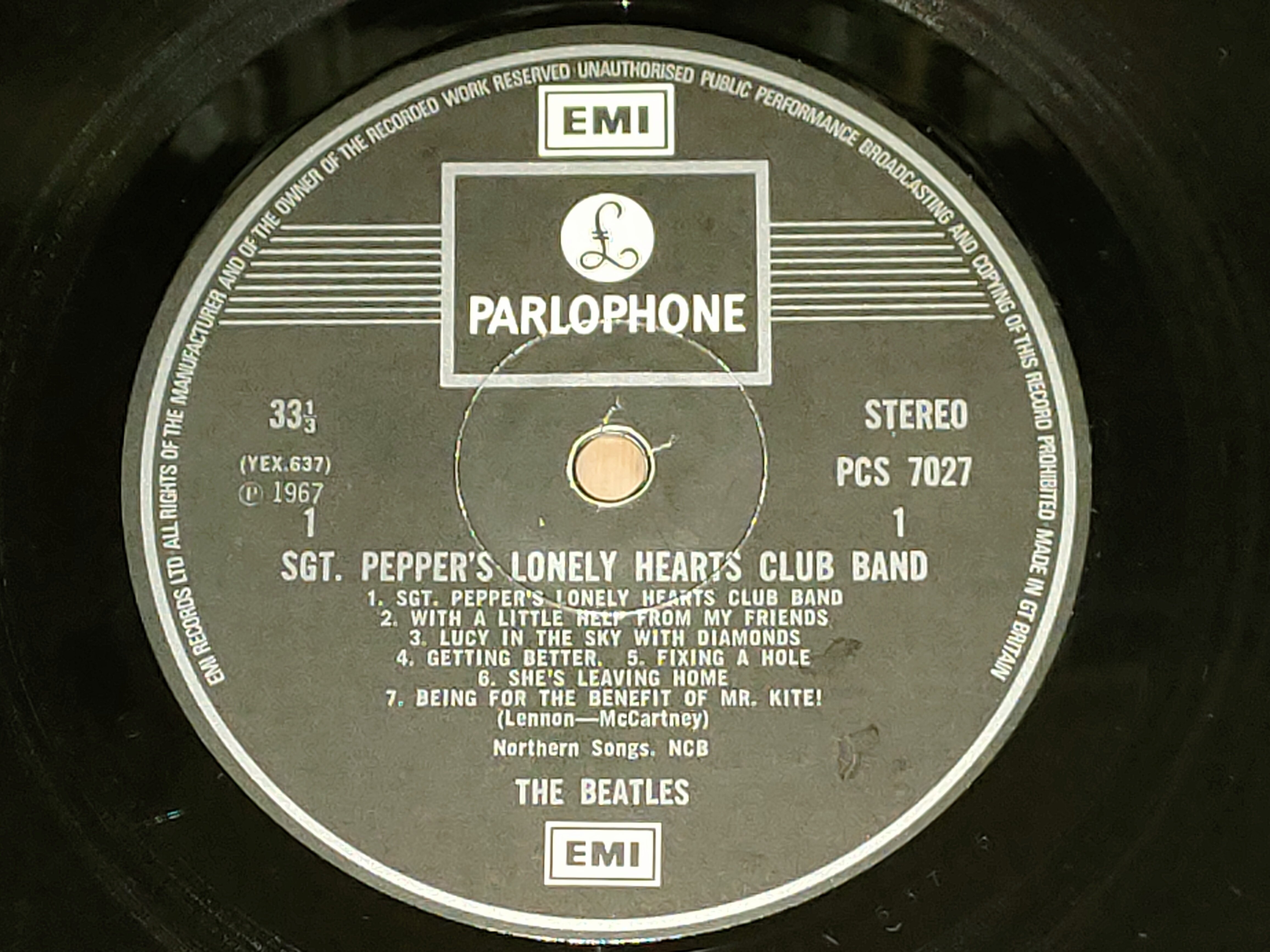Sgt. Pepper's Lonely Hearts Club Band】(1967) Beatles アナログレコード で聴いてみた万華鏡のポップワールド|よっしー Sgt. Pepper's Lonely Hearts Club Band】(1967) Beatles アナログレコード で聴いてみた万華鏡のポップワールド|よっしー