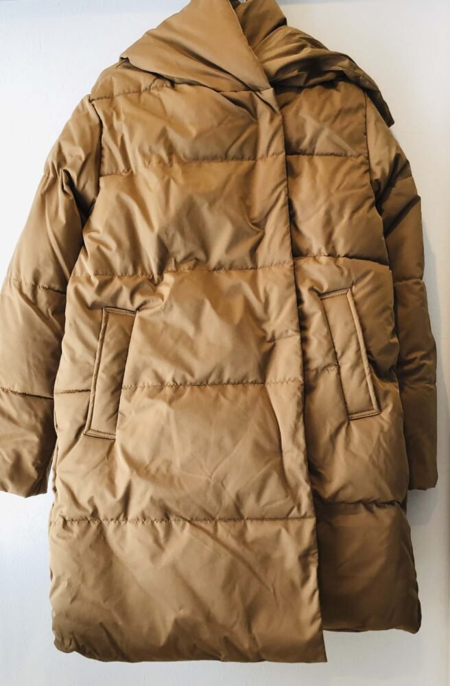 キャメル色コートコーデ】アメリカンホリックの（ダウンジャケット）を  