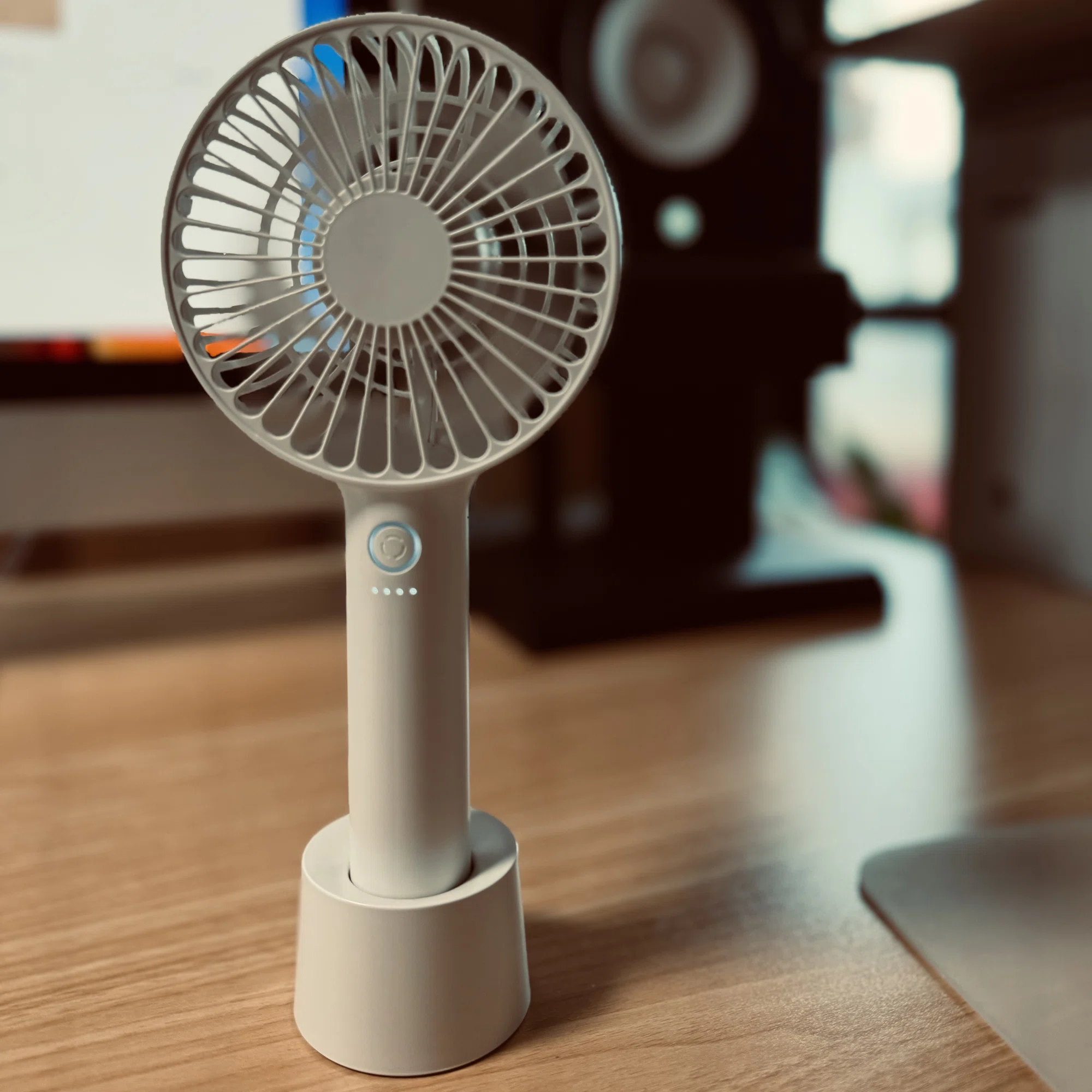 40代男性にもおすすめ！【無印良品】充電式ハンディファン｜Jun Nakazawa