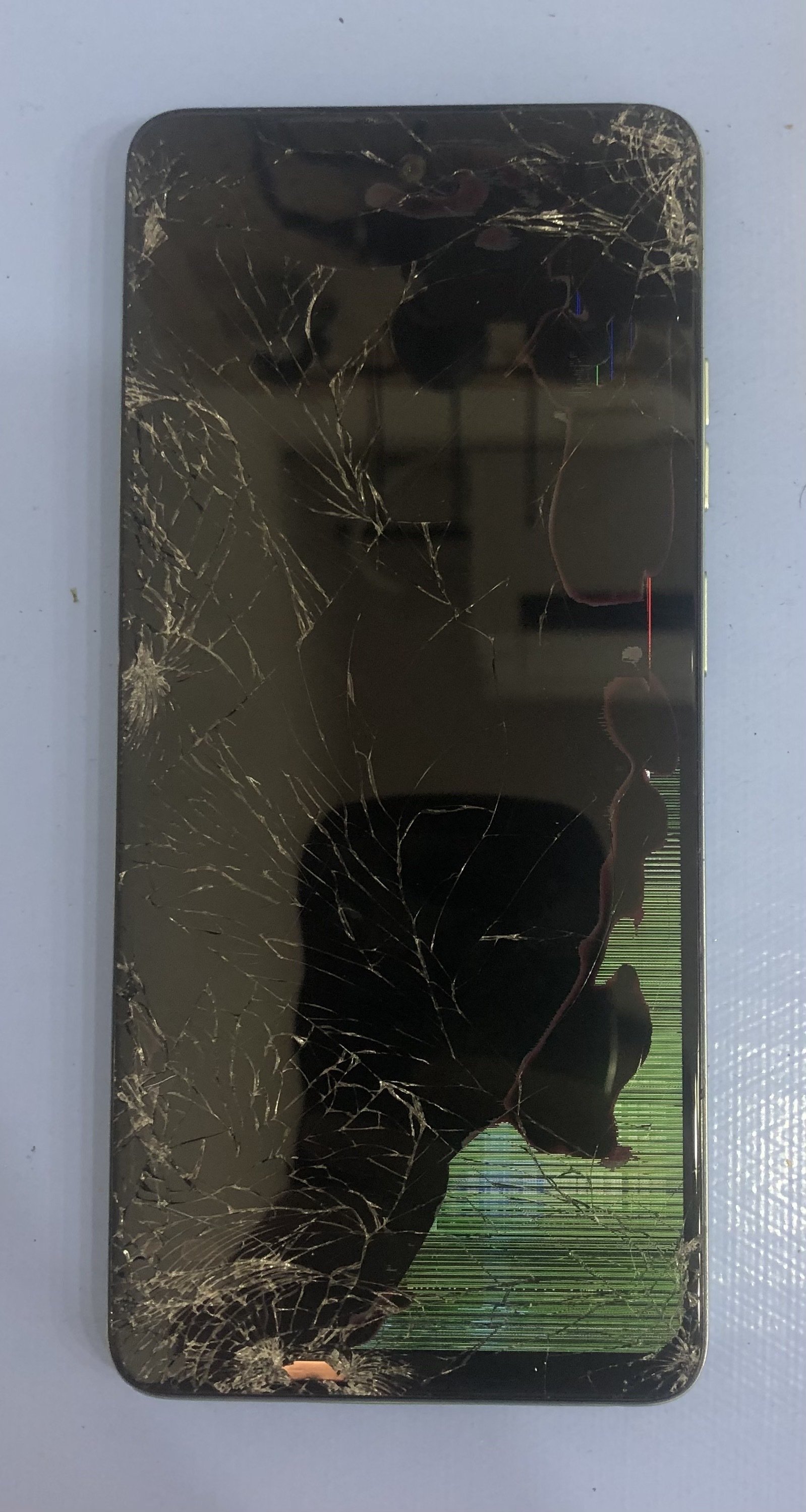 画面割れ&液晶破損してしまったmotorola｜スマホ修理工房Rinkan