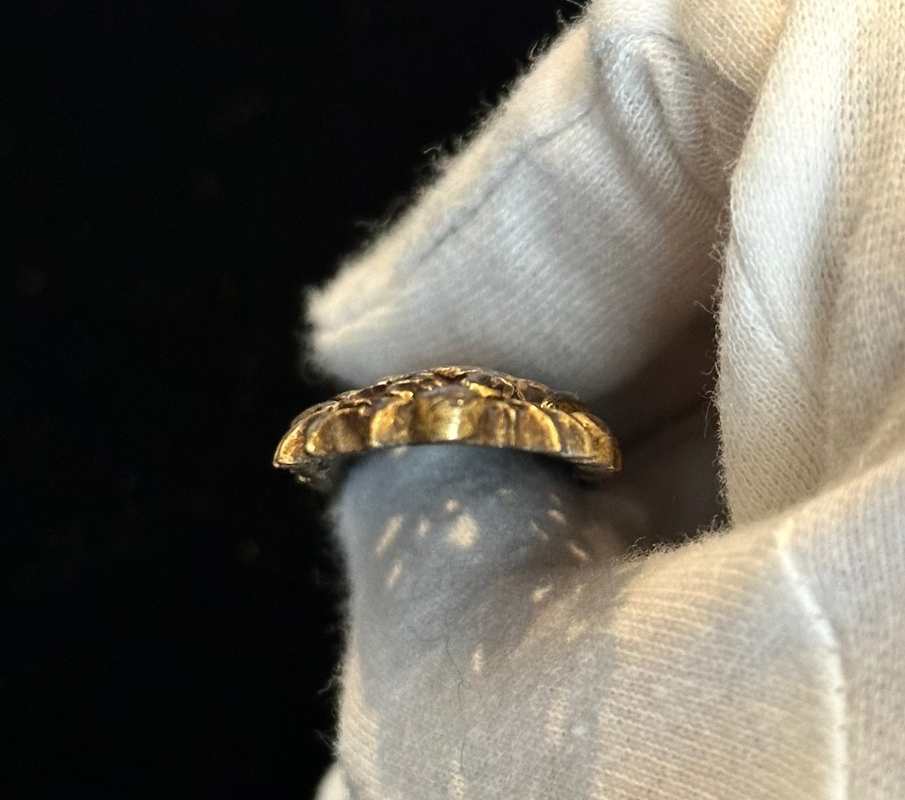 目貫　人物図 日本刀の目貫｜魚に乗る人図目貫｜日本刀専門店・東京【十拳】