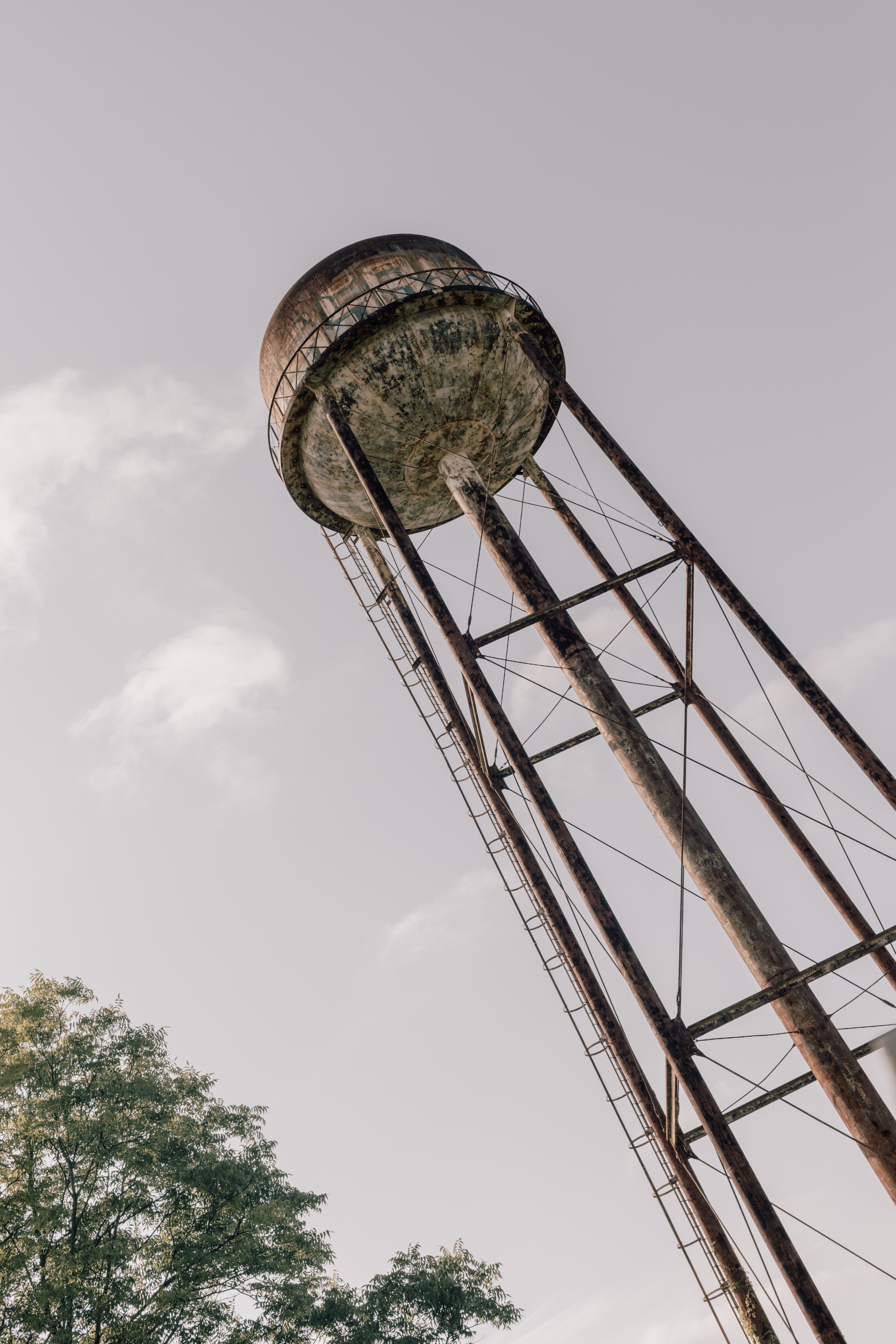 錆びた給水塔｜MOJA MOJA