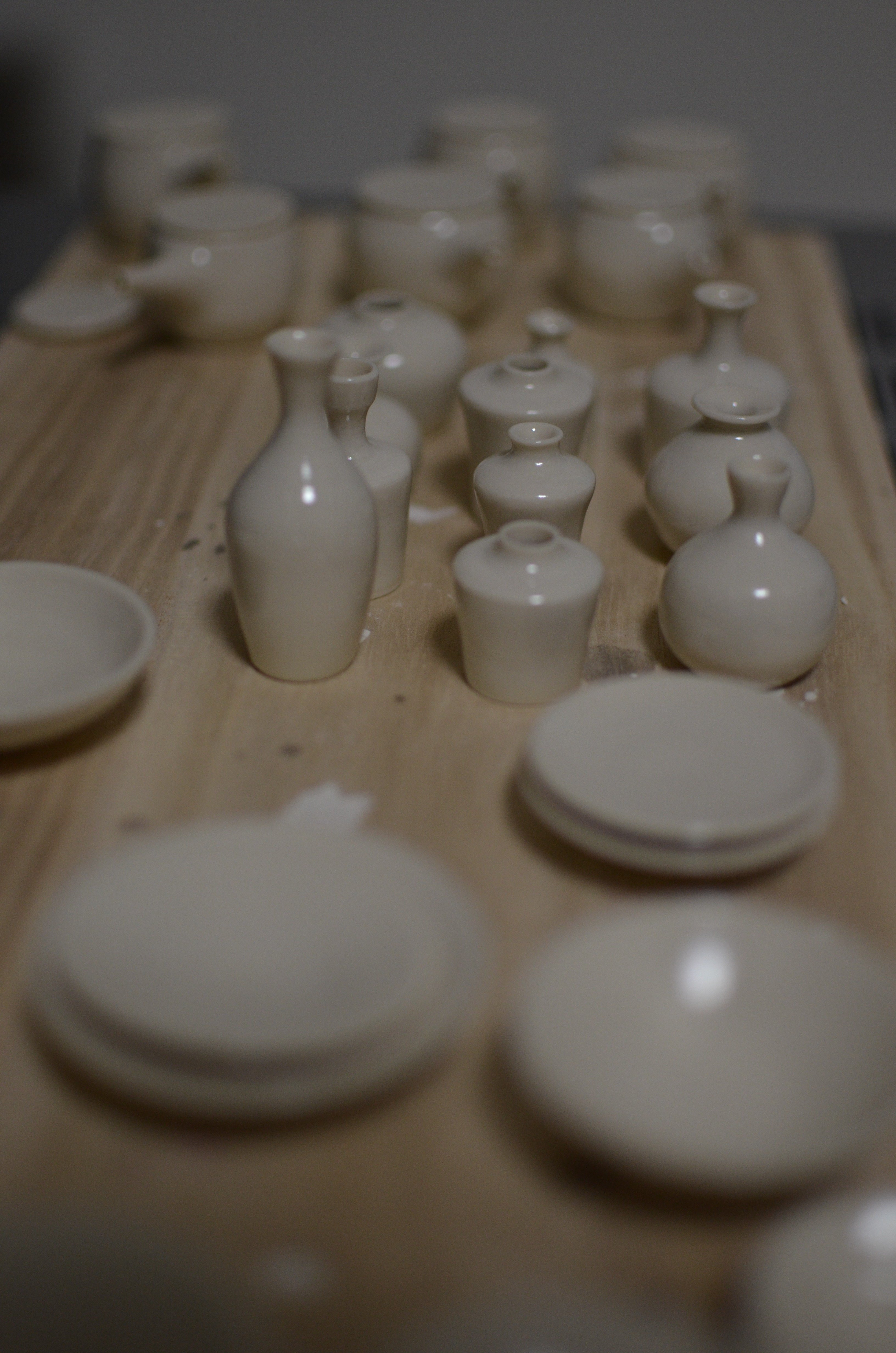 九谷の粘土と釉薬で作った器に赤絵を施す｜ミニチュア陶芸家 市川 智章