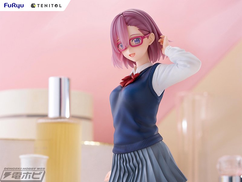 TVアニメ『2.5次元の誘惑』より、制服姿の天乃リリサと橘 美花莉