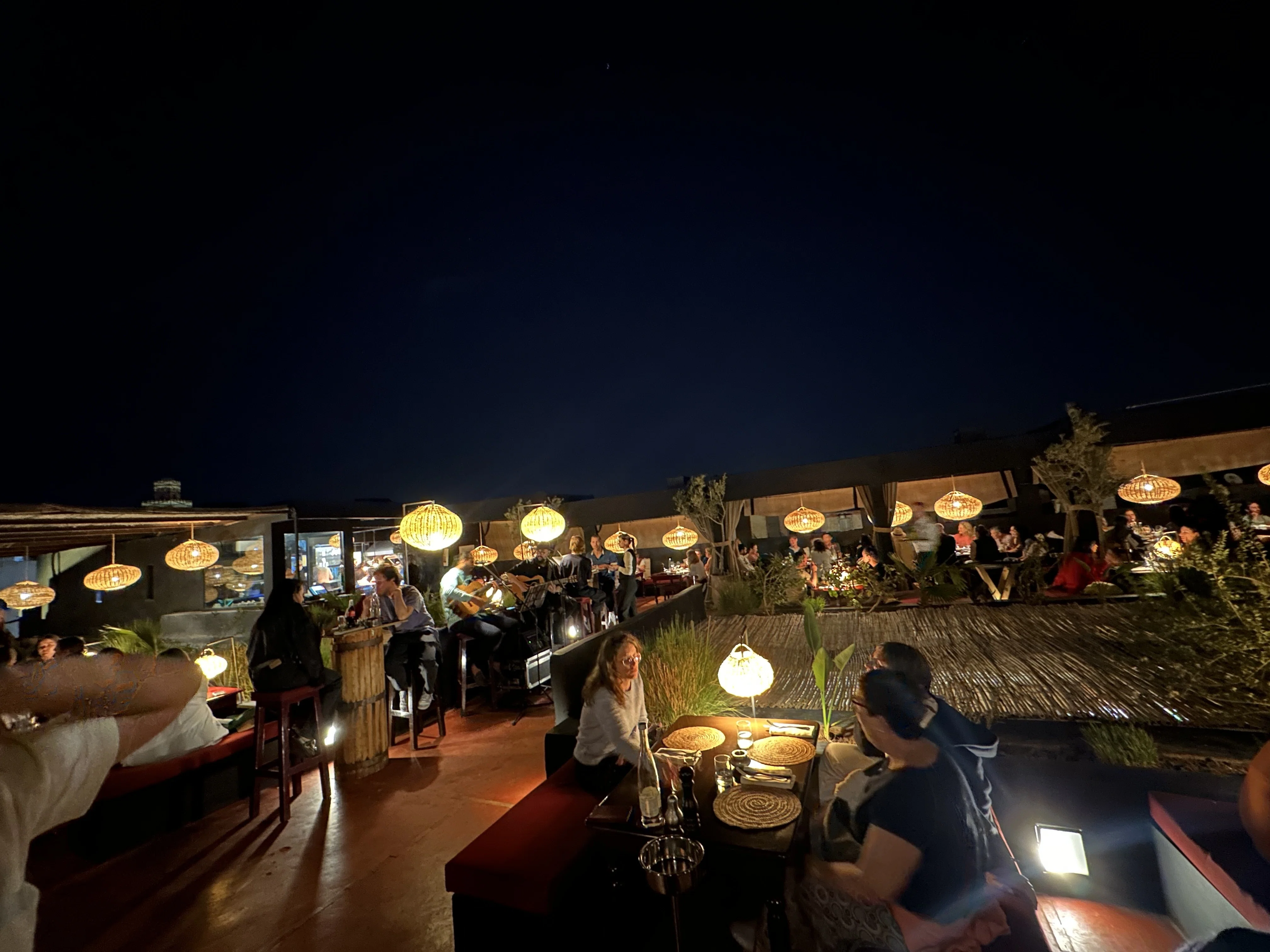 🇲🇦モロッコ・マラケシュ旧市街でお酒が飲めるレストラン🇲🇦｜アイルトン