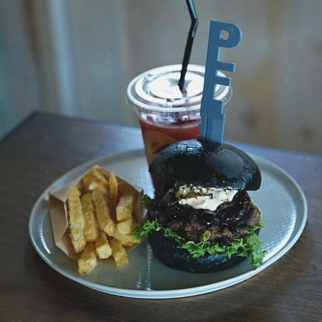 竹炭×ハンバーガーコラボ🍔｜一般社団法人BUN－KAI