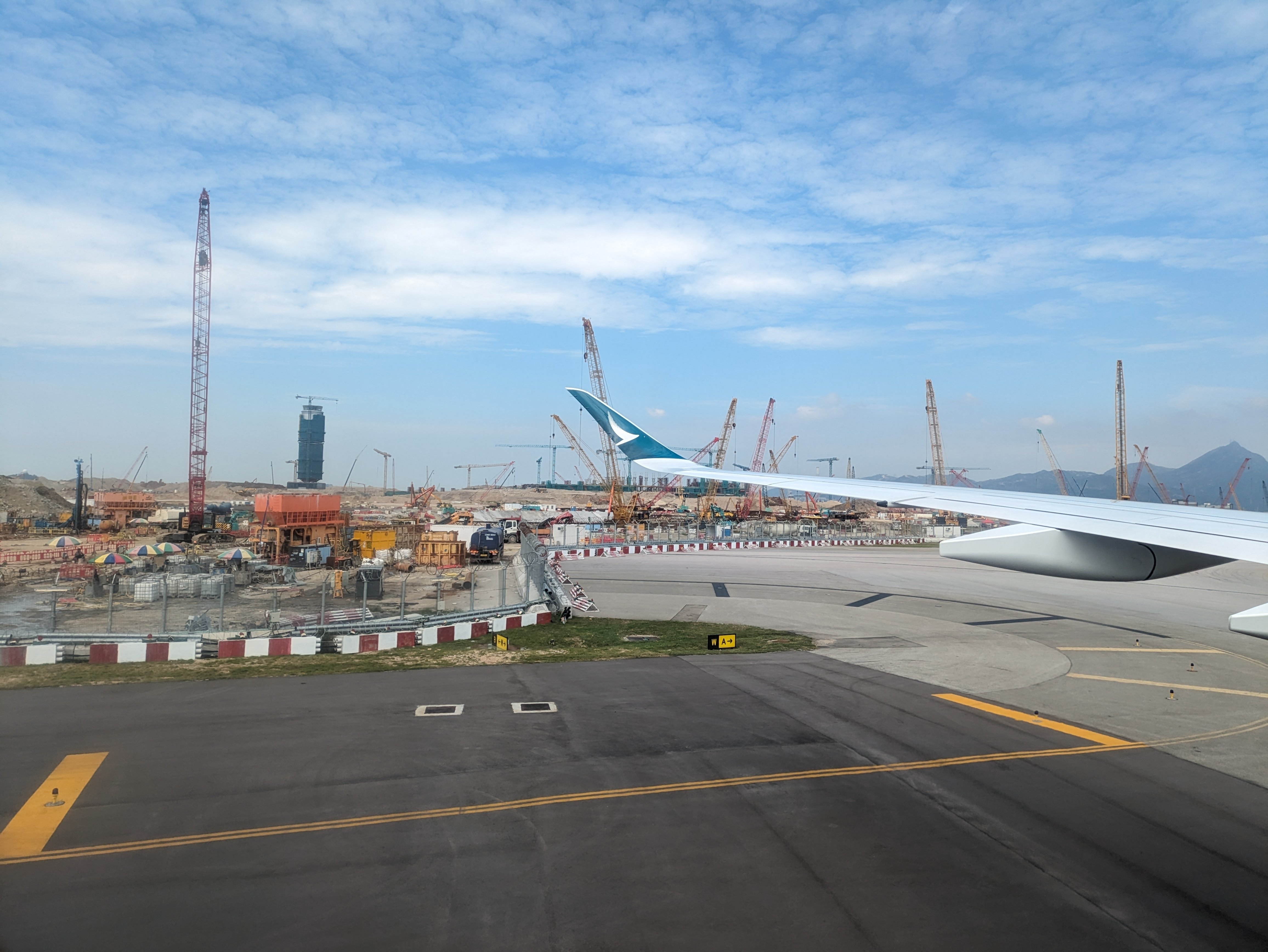 コレクター収集　タイ　スコータイ　褐白褐釉　ノラシンガー像　13～14世紀 コレクター収集 タイ スコータイ 褐白褐釉 ノラシンガー像 13～14世紀