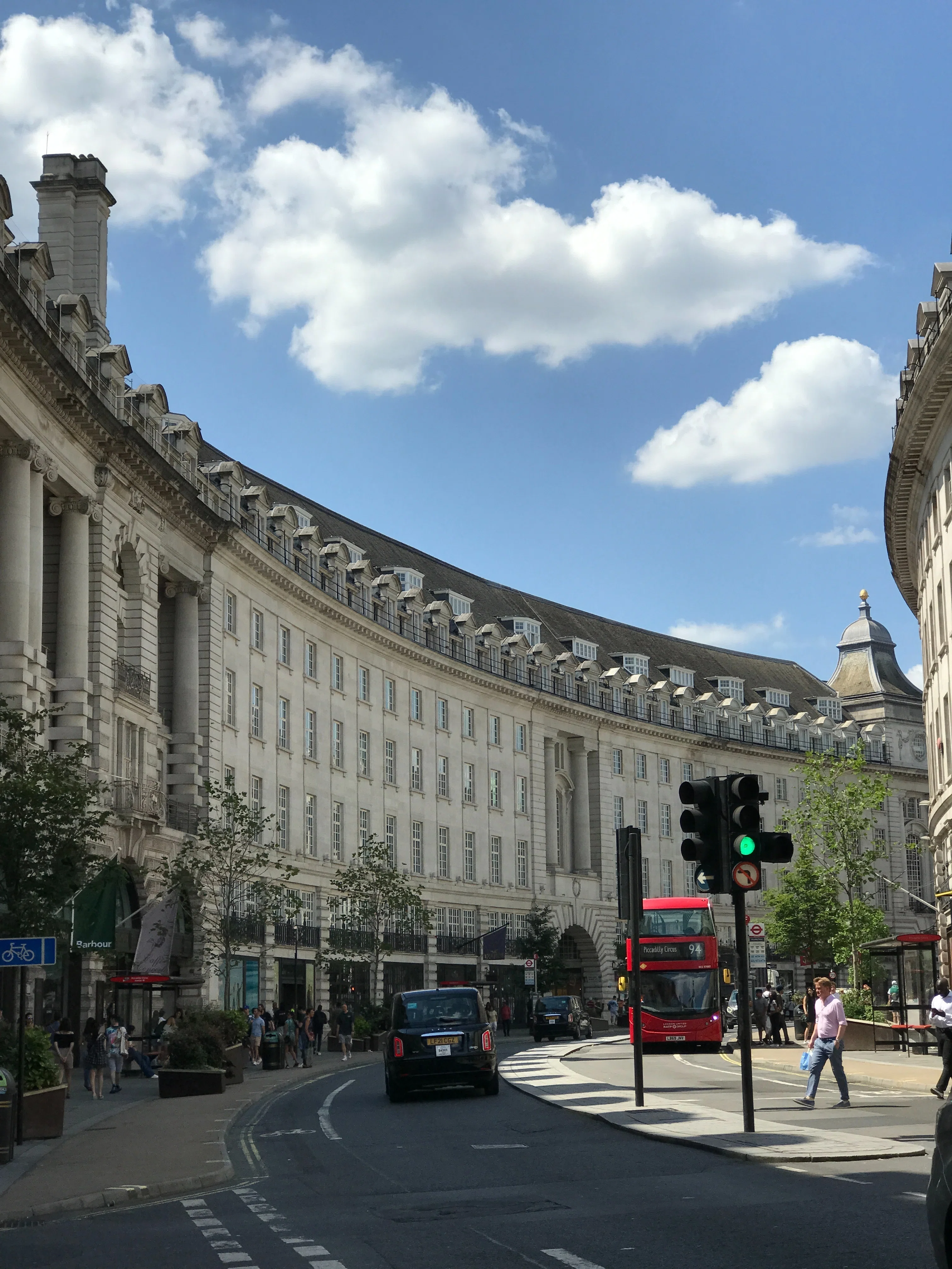 イギリス】ロンドン観光しよう！ピカデリー・サーカス付近を歩く。紅茶