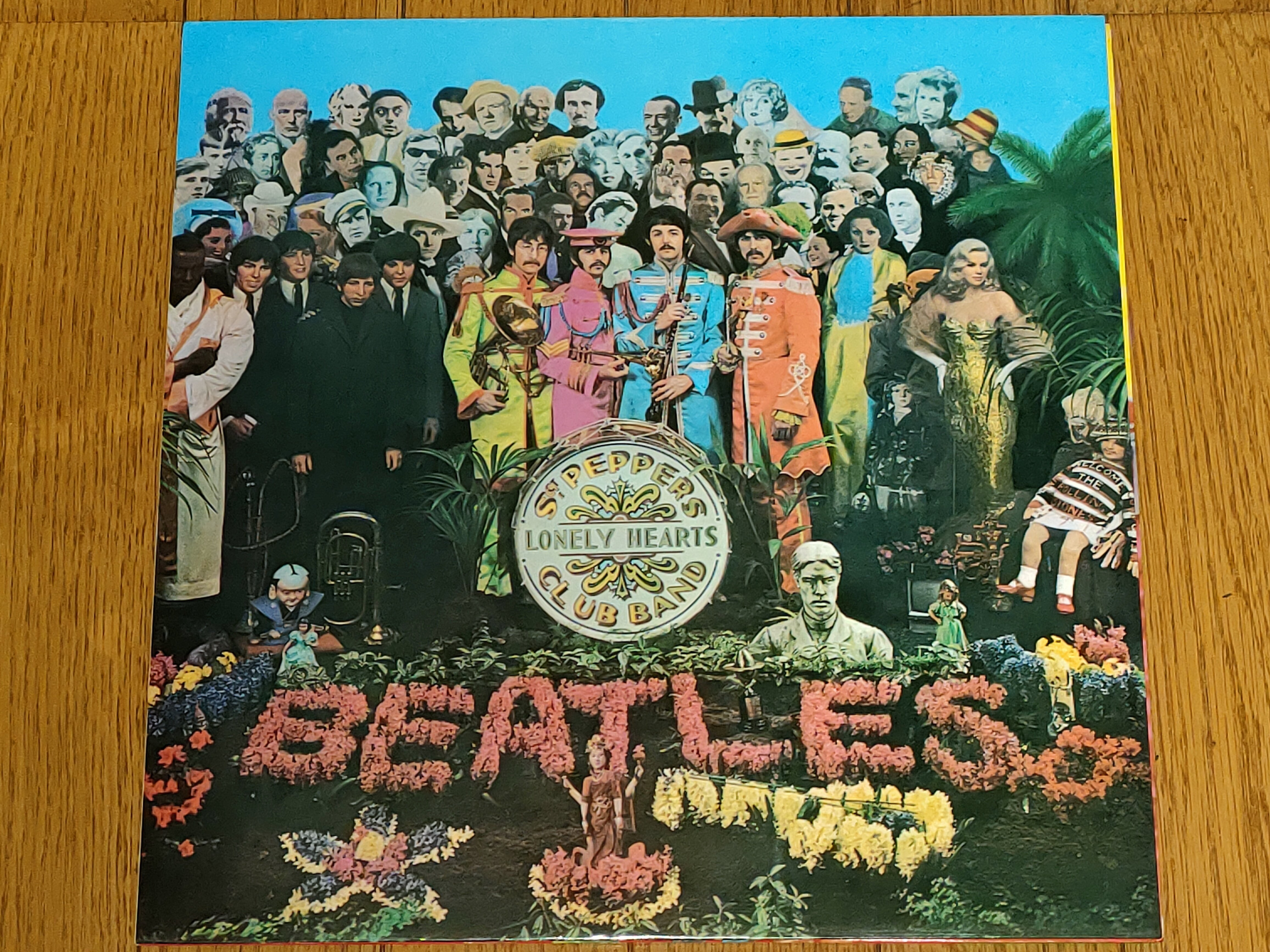 Sgt. Pepper's Lonely Hearts Club Band】(1967) Beatles  アナログレコードで聴いてみた万華鏡のポップワールド｜よっしー