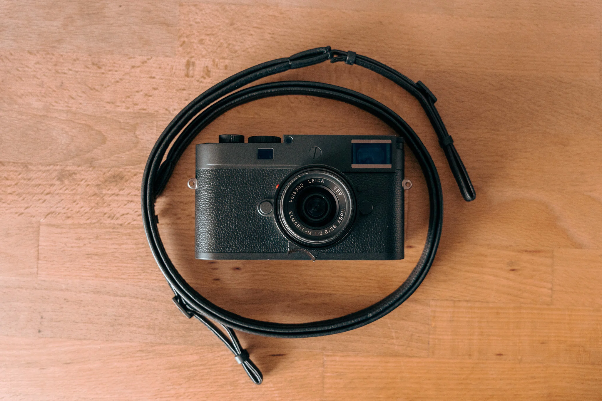 objects.io レザーカメラストラップ 付属品完備 ブラック objcts.ioのカメラストラップを買った｜会社員とカメラ