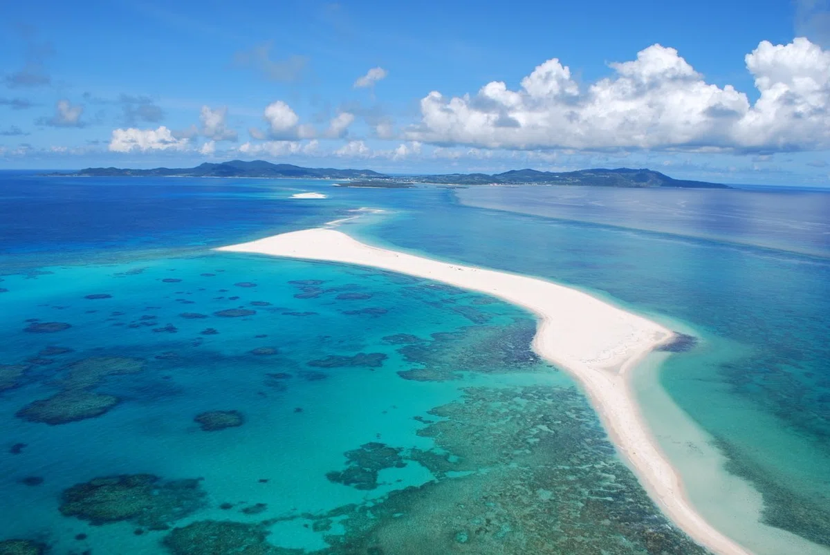 沖縄県 久米島・ハテの浜 © Kumejima93_OKINAWA