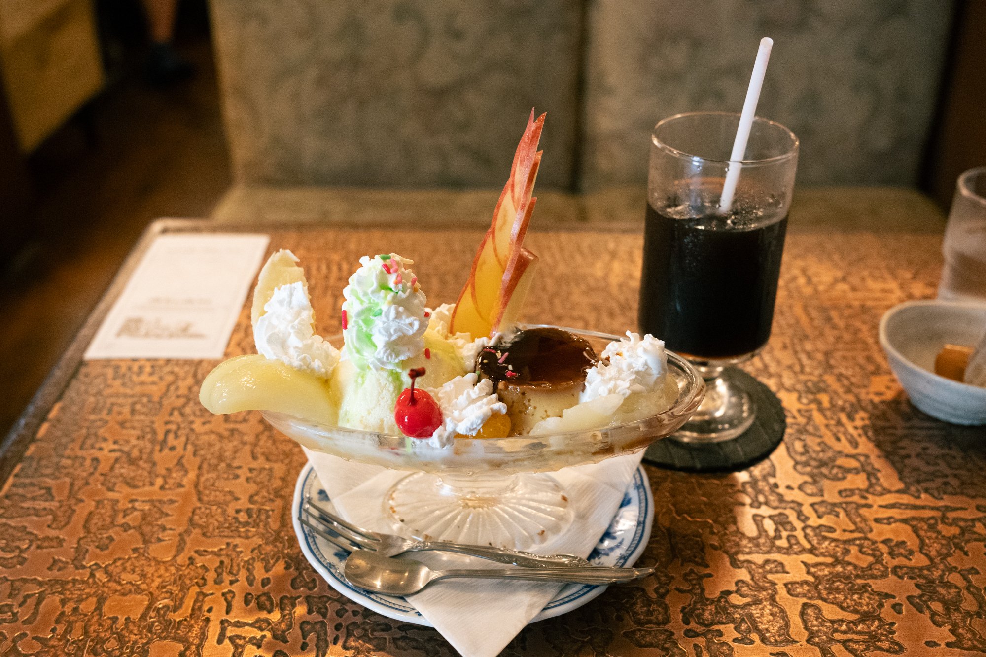 純喫茶】ちぐはぐ感が愛しい内装とアラモード｜喫茶ボタン【東武練馬