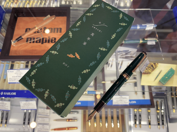 情熱に満ちたスタッフが魅力！文房具好きの心を捉えるタキザワPENBOX