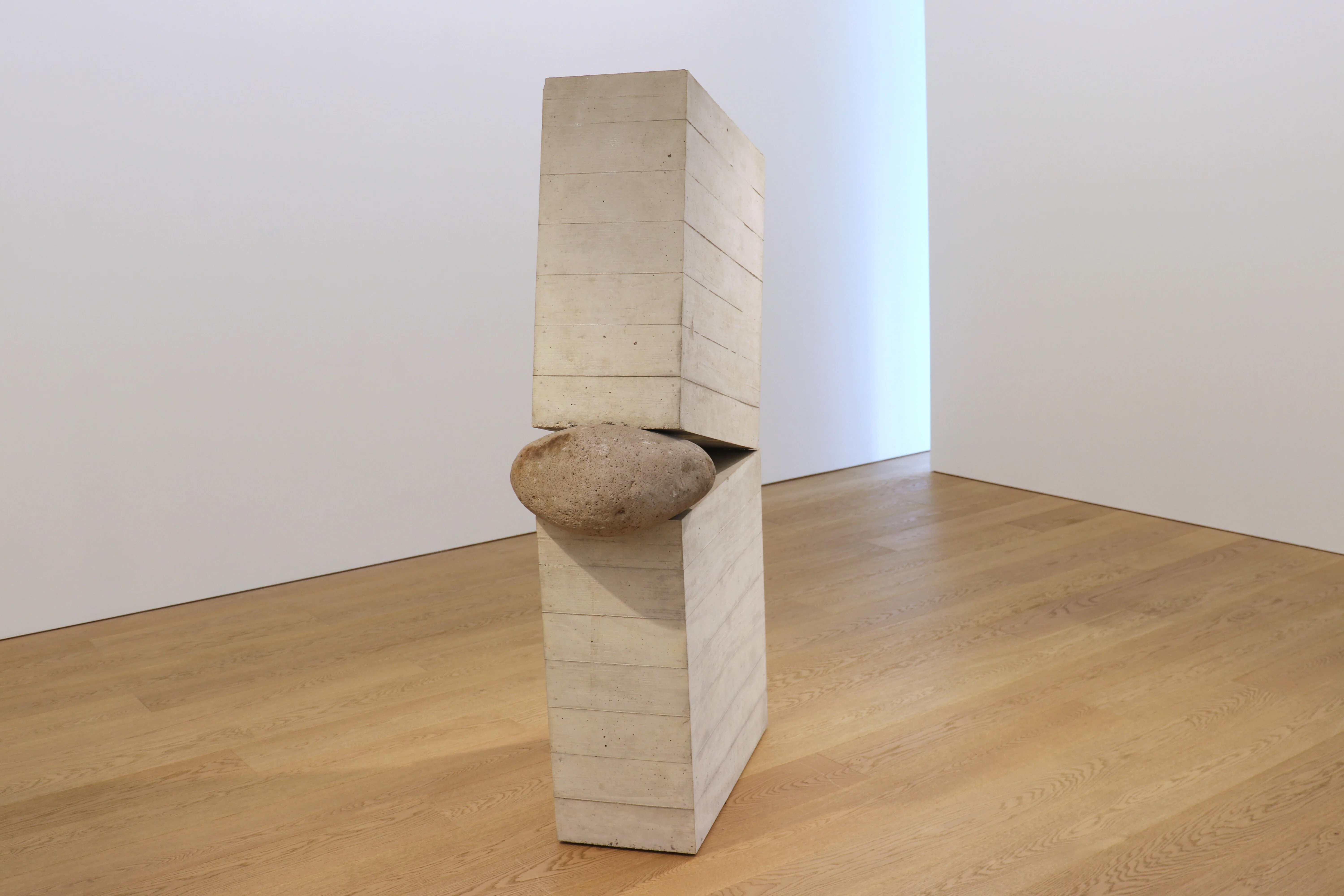 アートとは感じるもの,という言葉の意味 -Materiality and Language