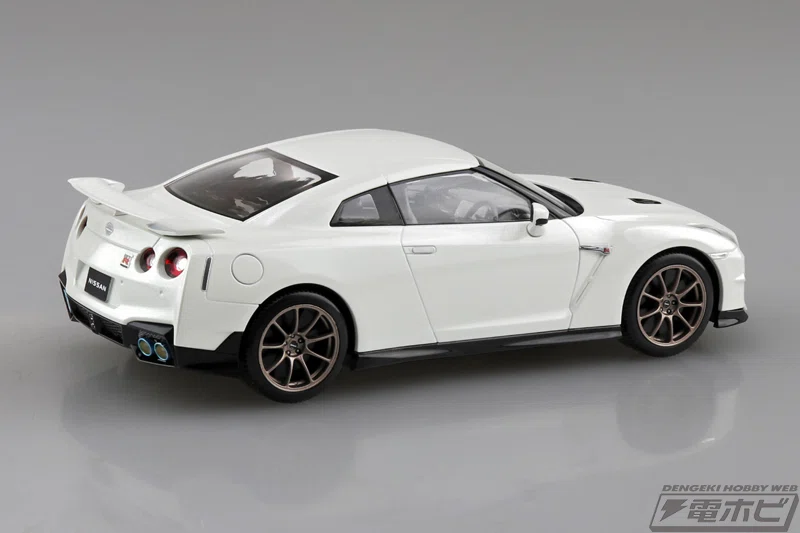 R35型「NISSAN GT-R」2024年モデルが、青島文化教材社のプラモデル「楽