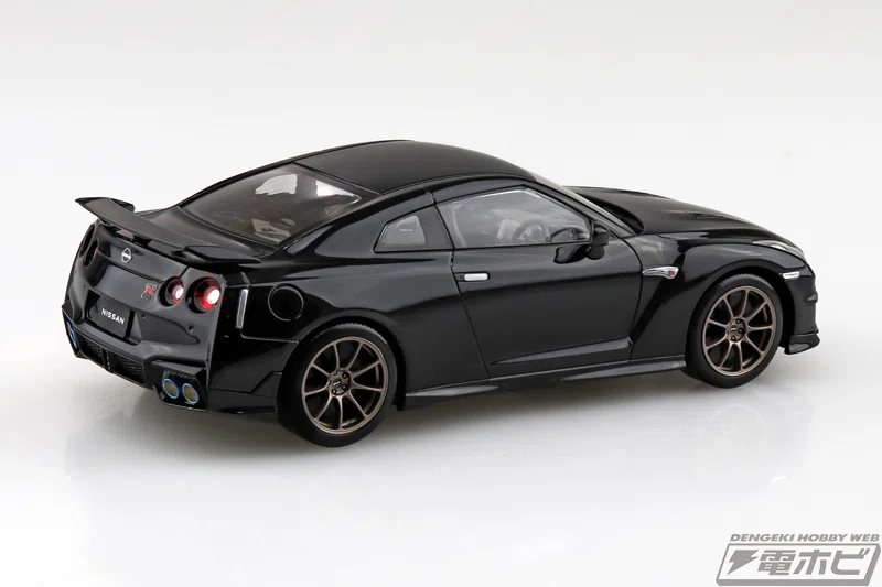 R35型「NISSAN GT-R」2024年モデルが、青島文化教材社のプラモデル「楽