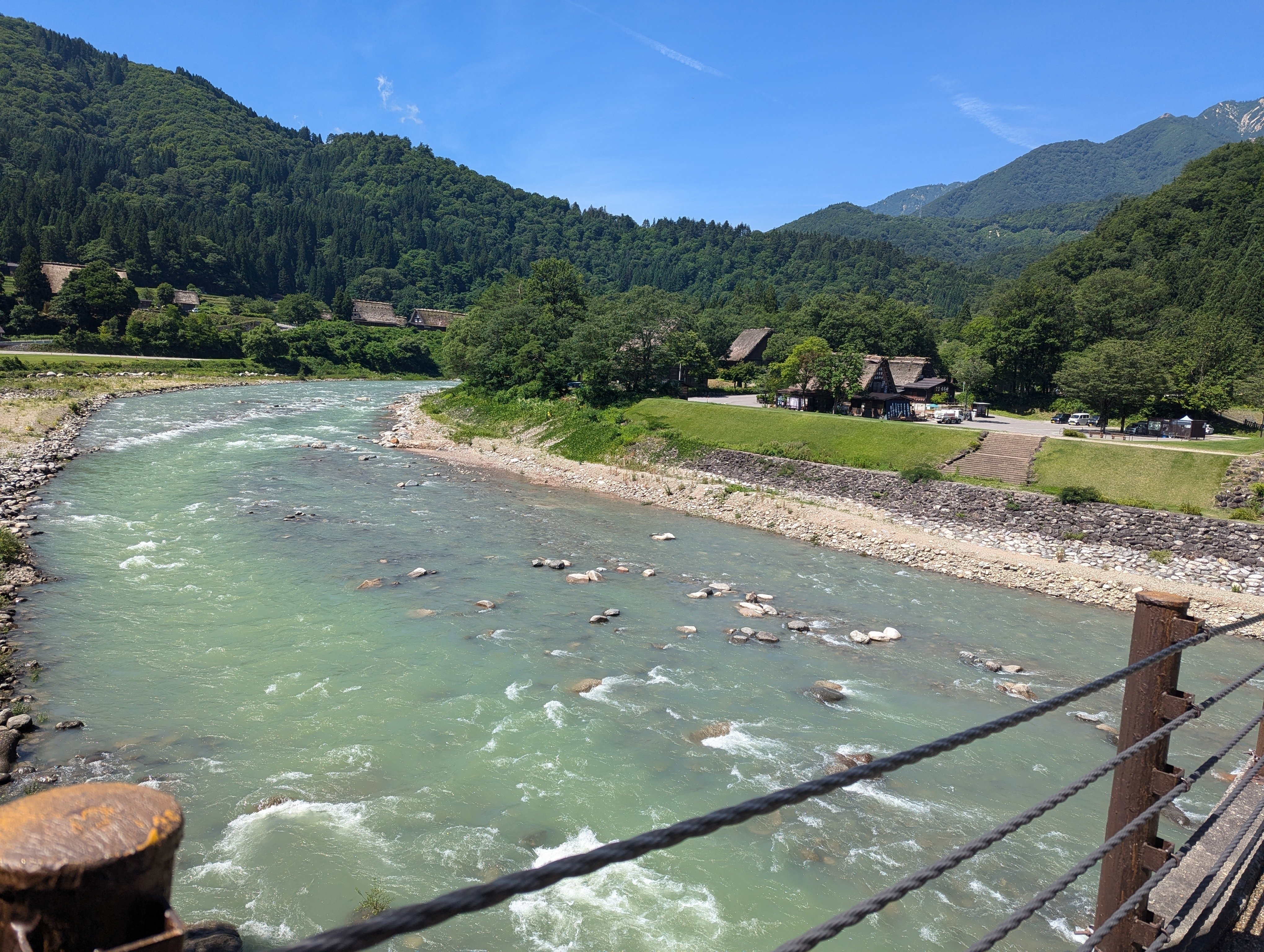 ニッポンの夏の原風景、白川郷を行く｜Aya
