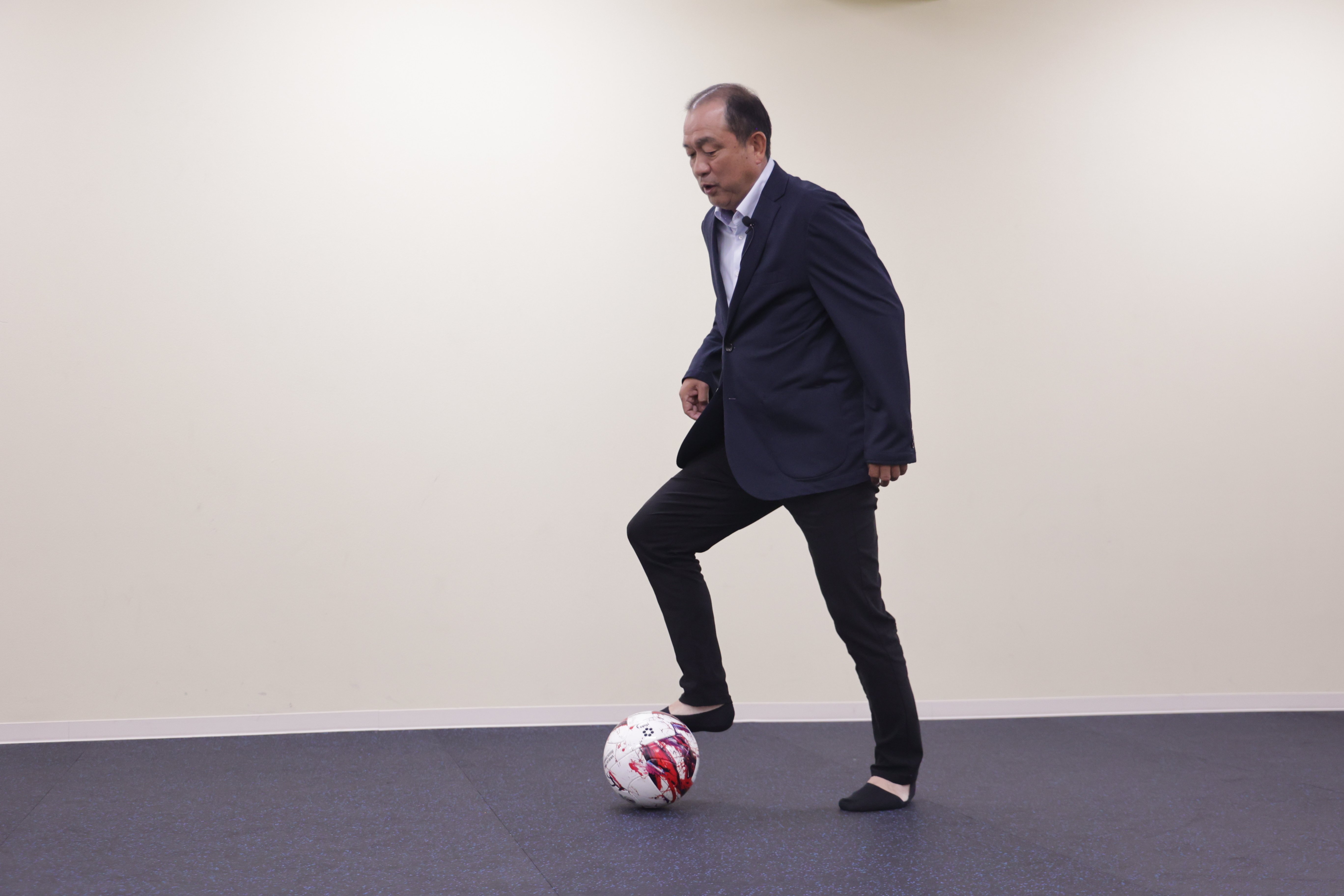 息子2人を“プロ選手に育てていない” 風間八宏が説く、親の夢を子供に