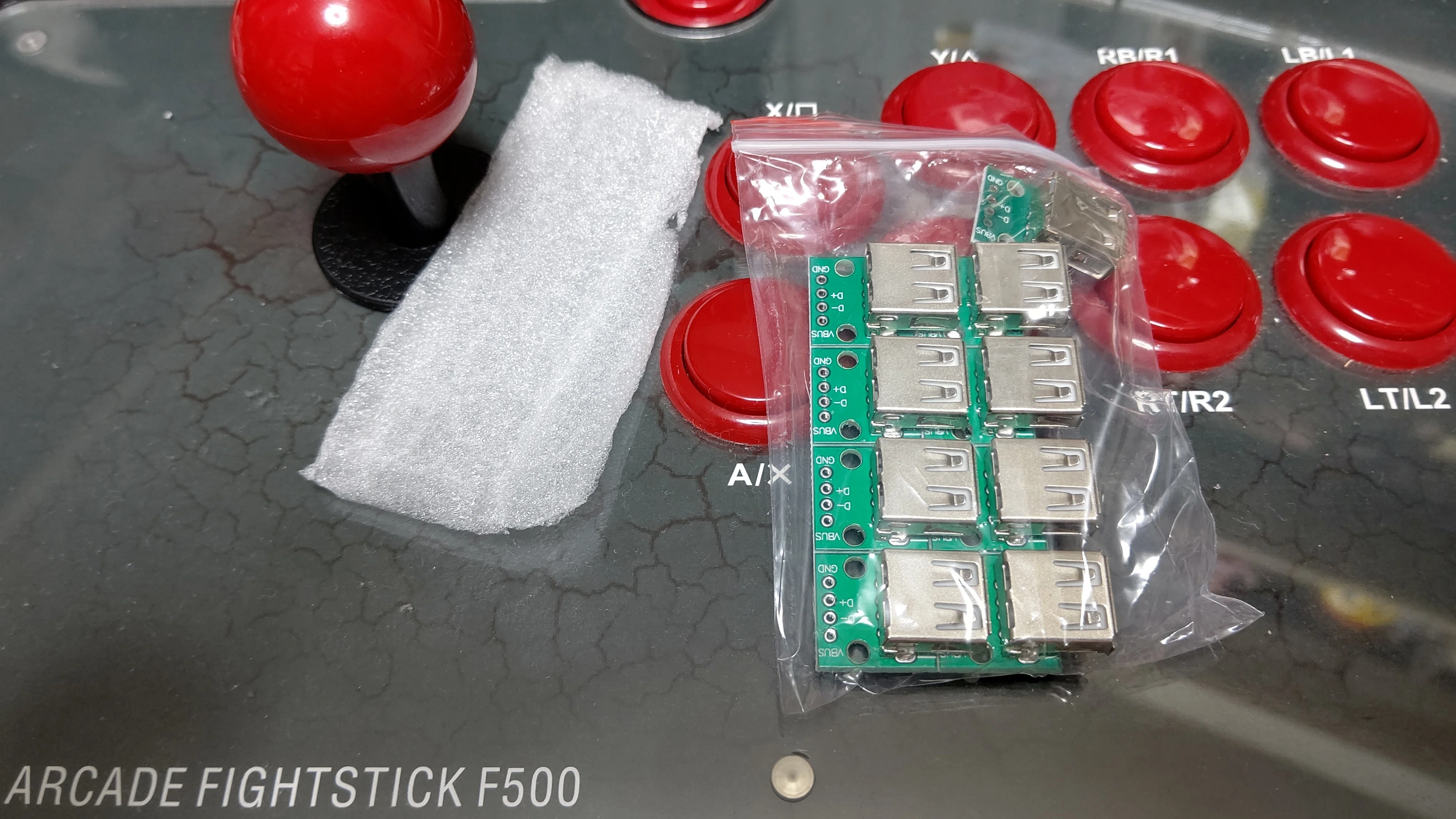 MayflashのジョイスティックF500初期版のUSBポートが前面にあるので