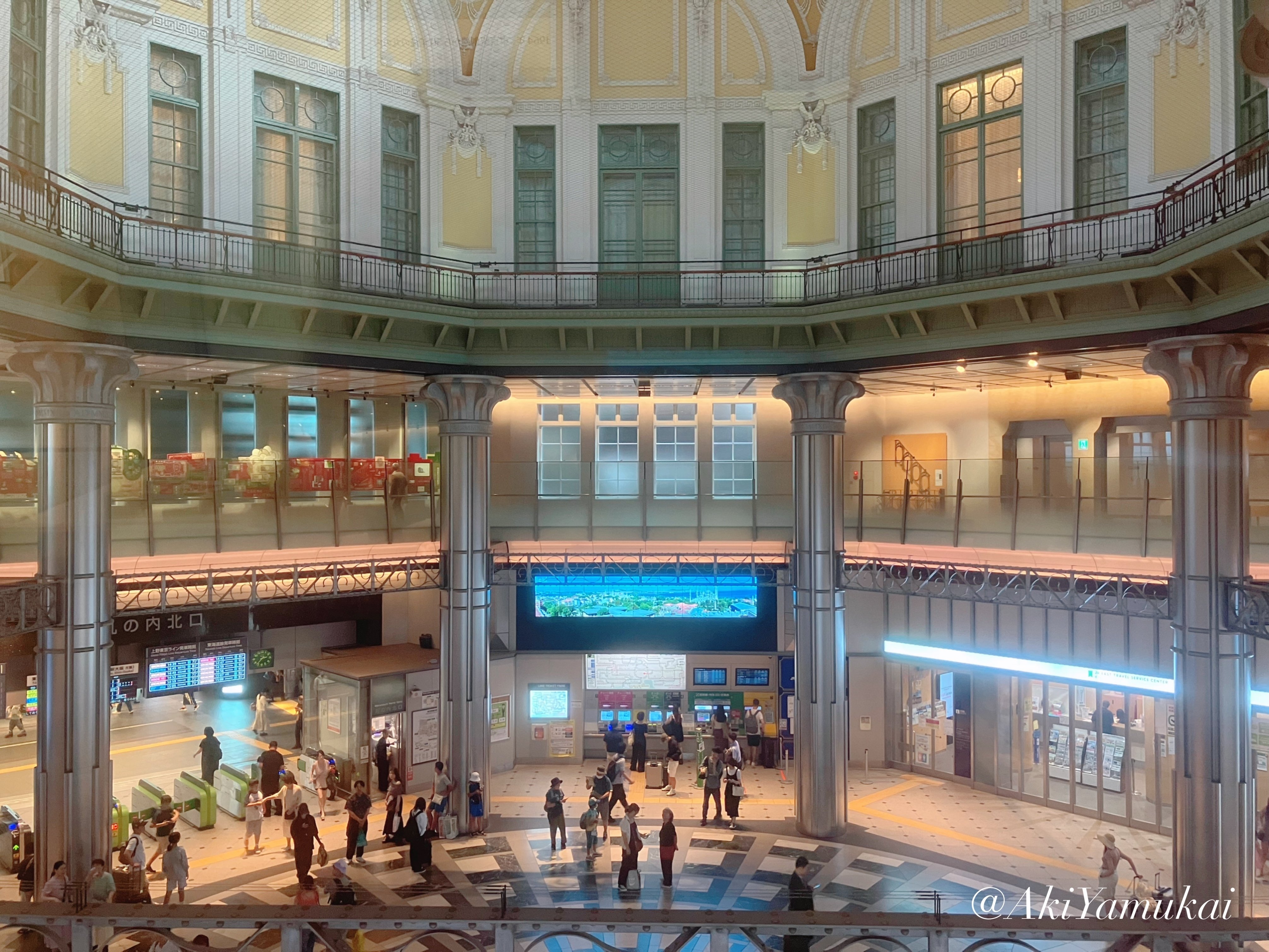 フェランディス・アンリの木彫りの置物「旅（The Journey）」 アンリ