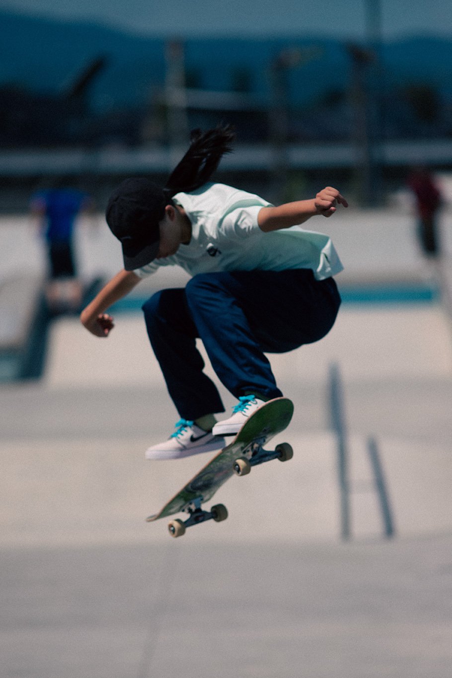 NIKE SB Federation Kits&Agnosticとスケートボードが持っている NIKE SB Federation Kits&Agnosticとスケートボードが持っている