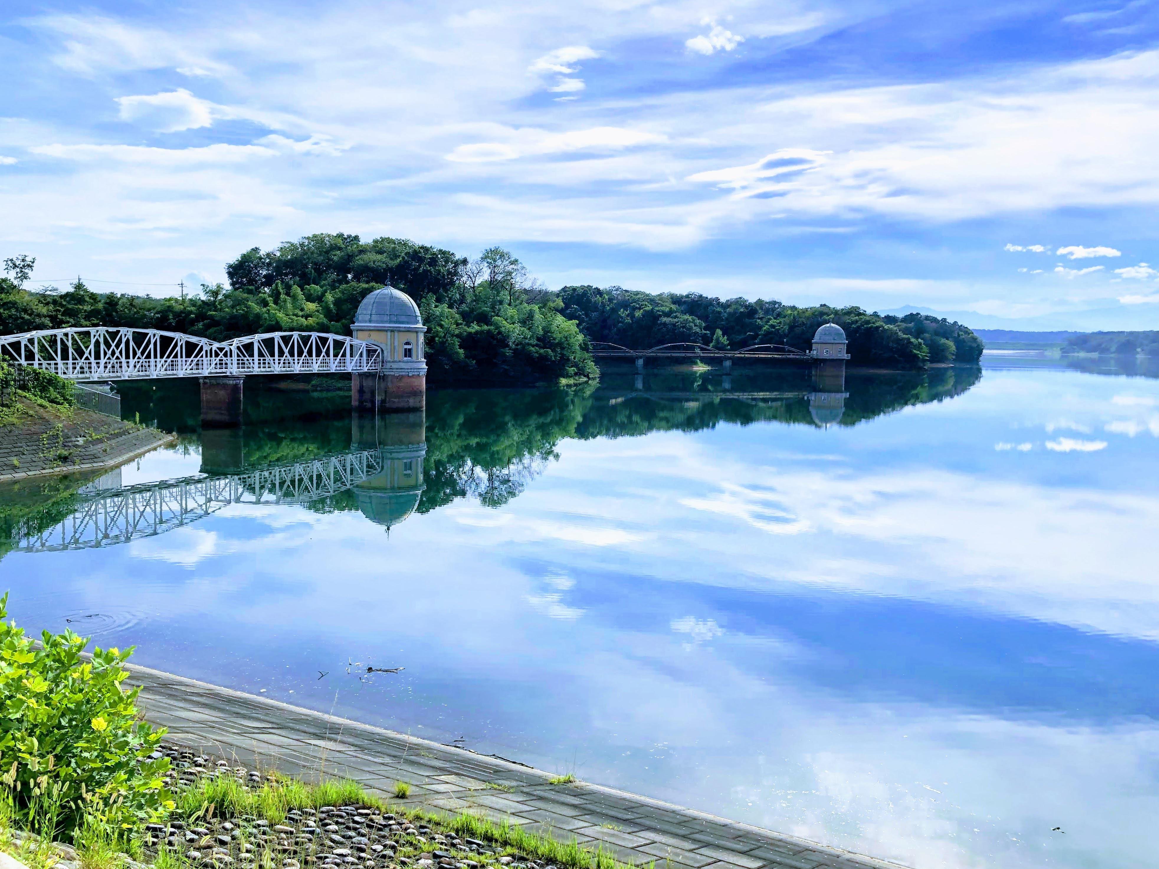 ゲリラ豪雨が去った鏡面の多摩湖｜多摩湖77