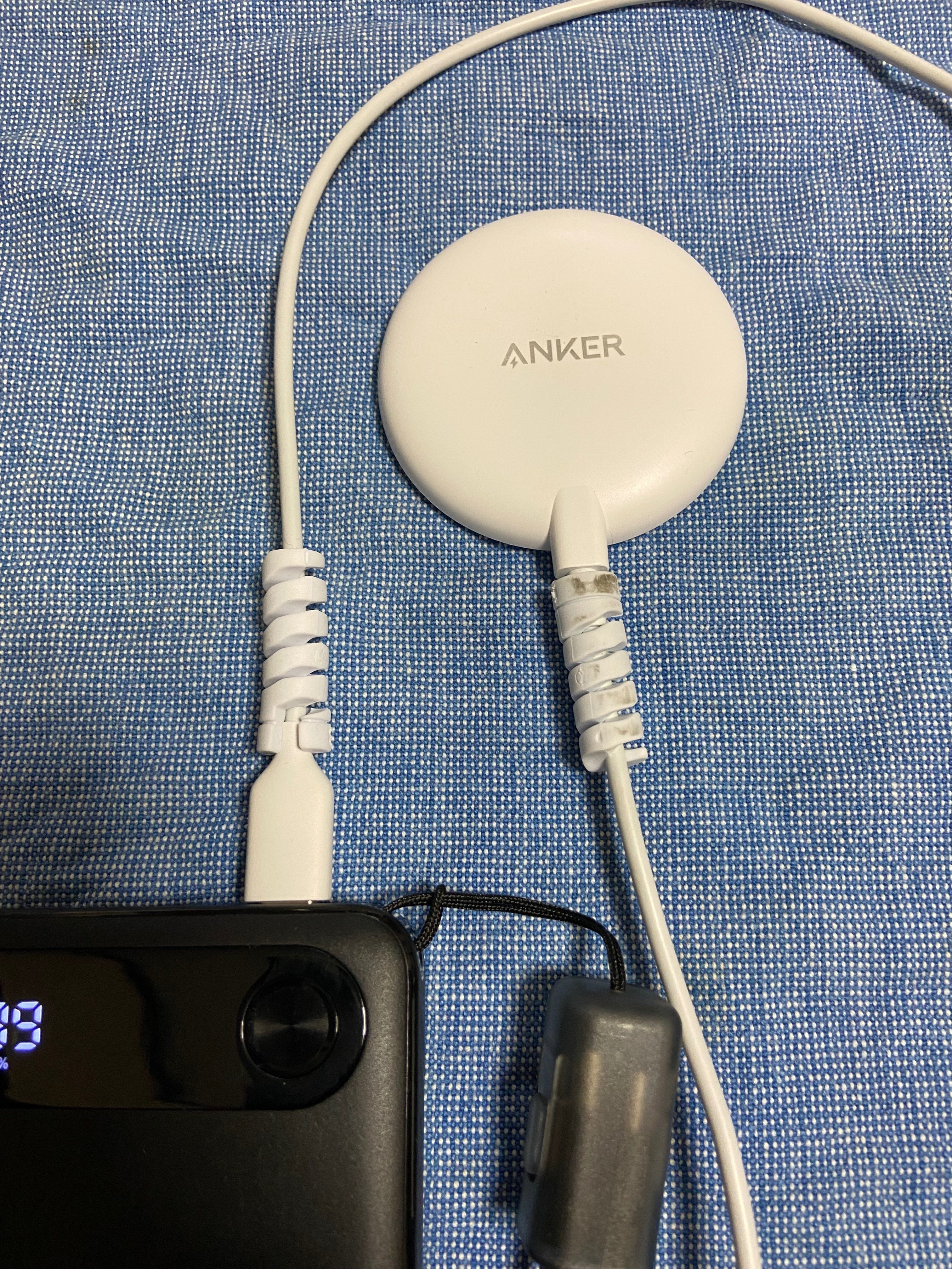 私が山歩きに持参するモバイルバッテリー。｜aishibox